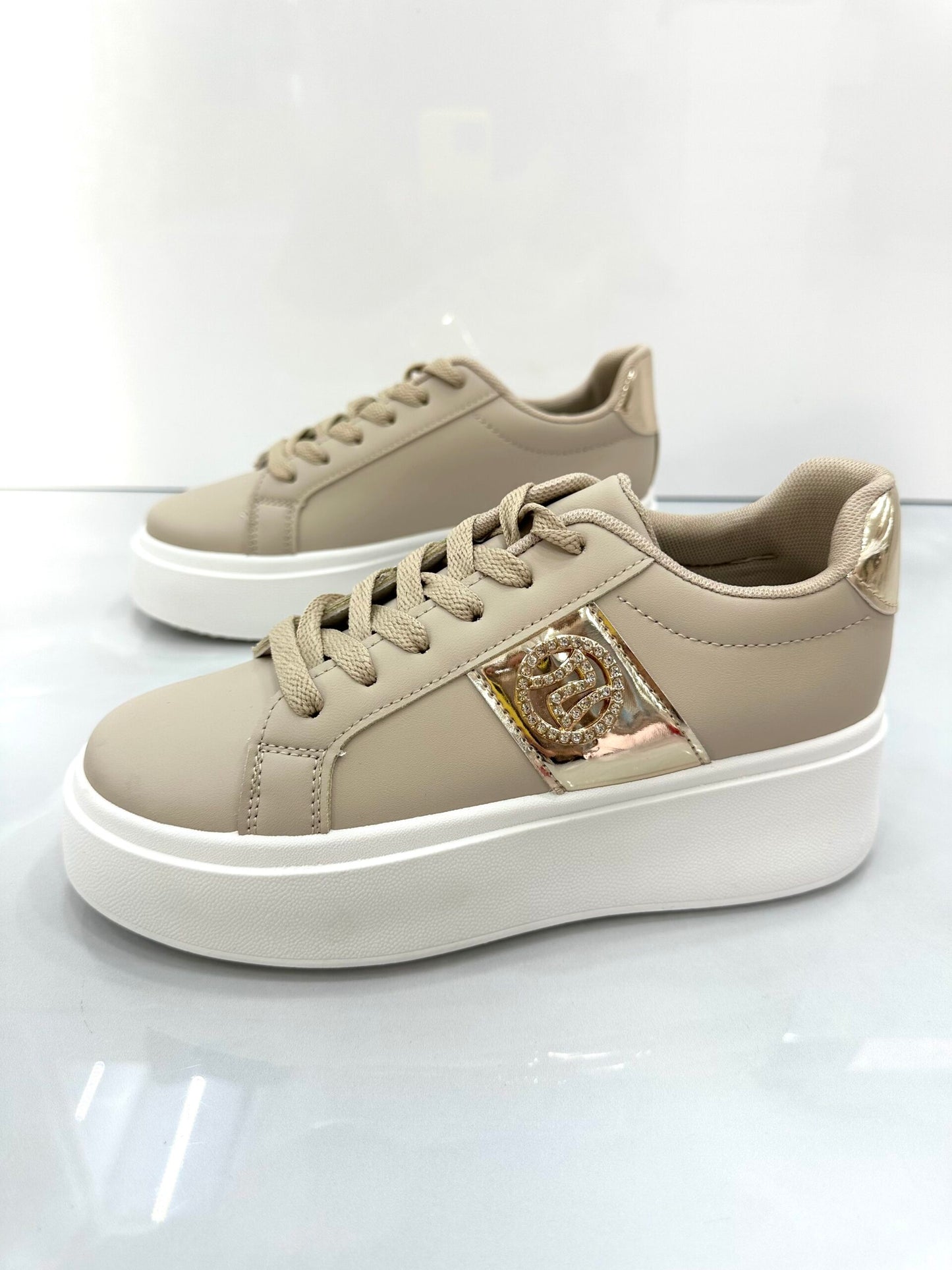 Sneaker Δίσολο με Χρυσές Λεπτομέρειες Beige