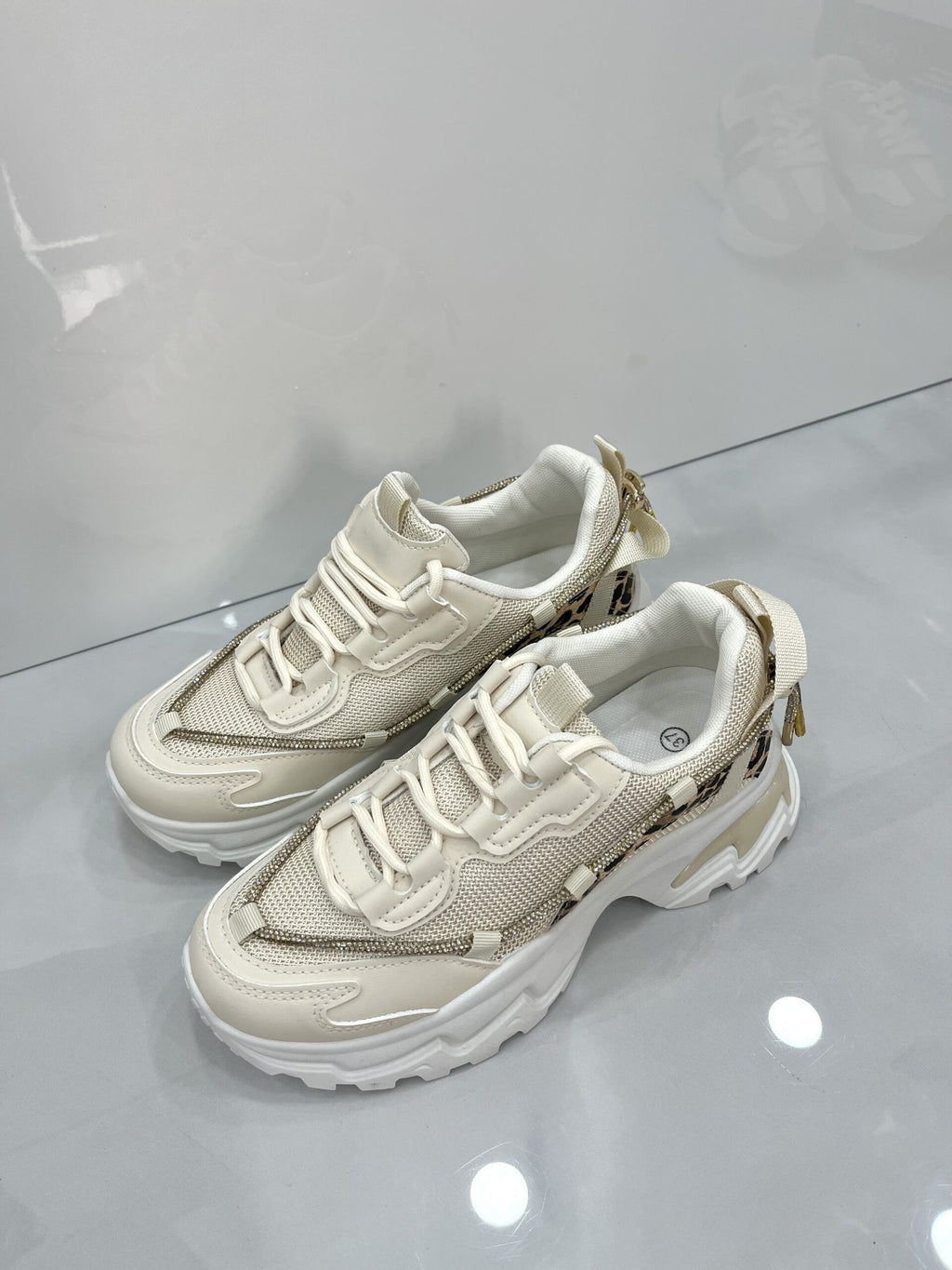 Sneakers με Τρακτερωτό Πάτο και Strass Beige