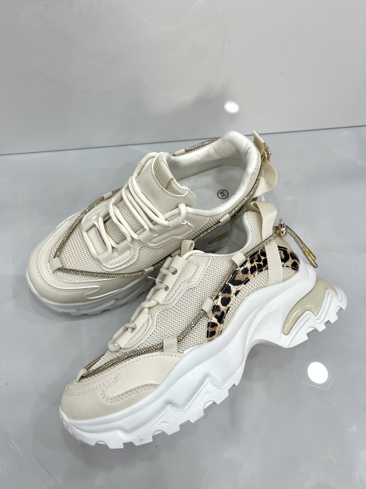 Sneakers με Τρακτερωτό Πάτο και Strass Beige