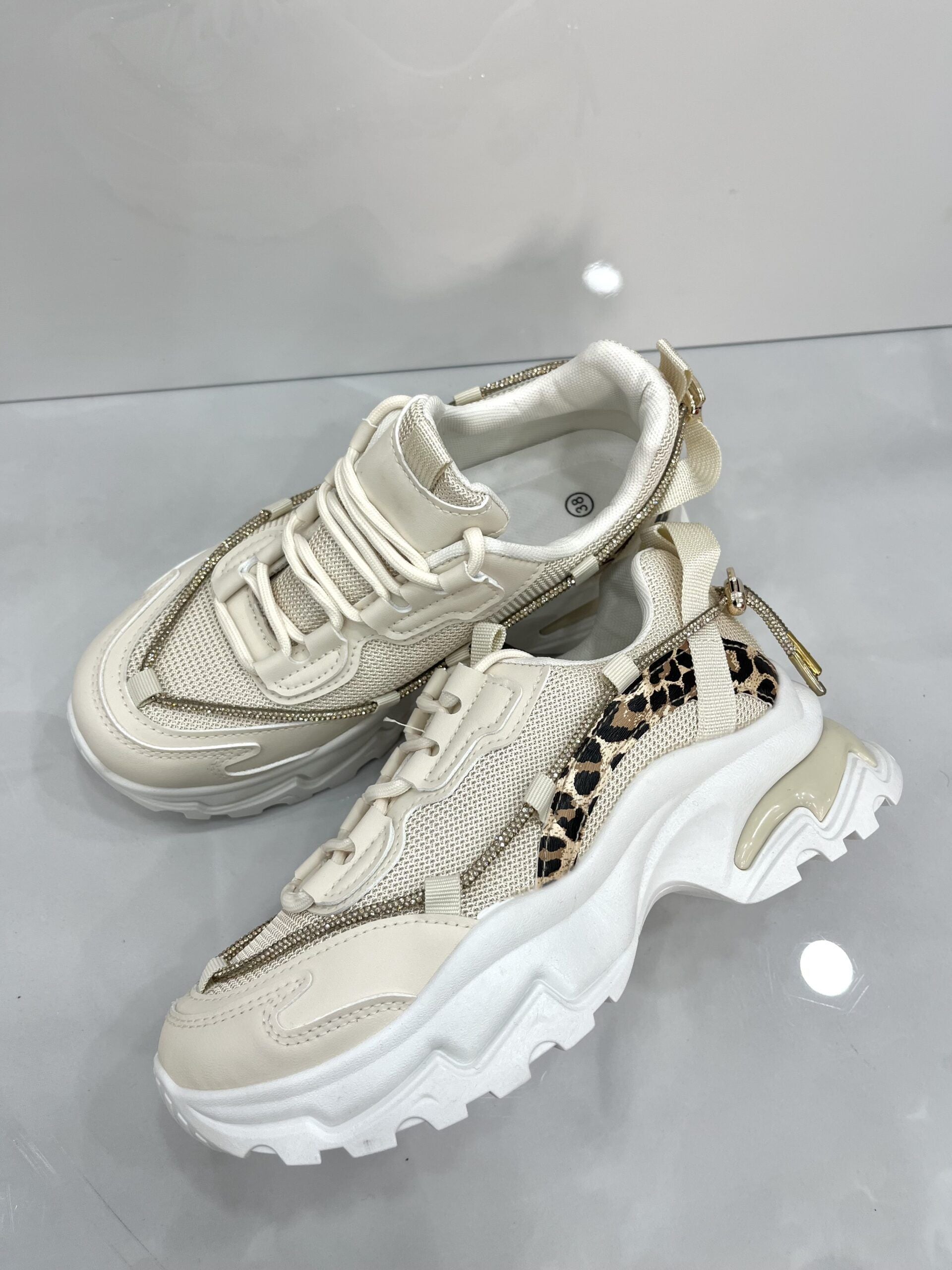 Sneakers με Τρακτερωτό Πάτο και Strass Beige