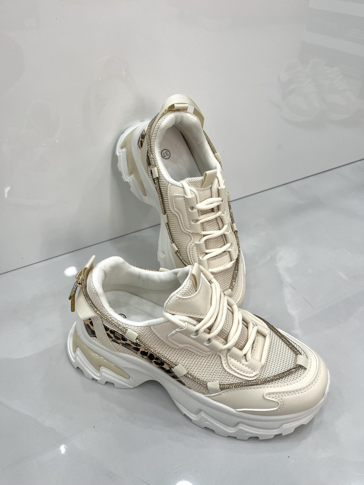 Sneakers με Τρακτερωτό Πάτο και Strass Beige