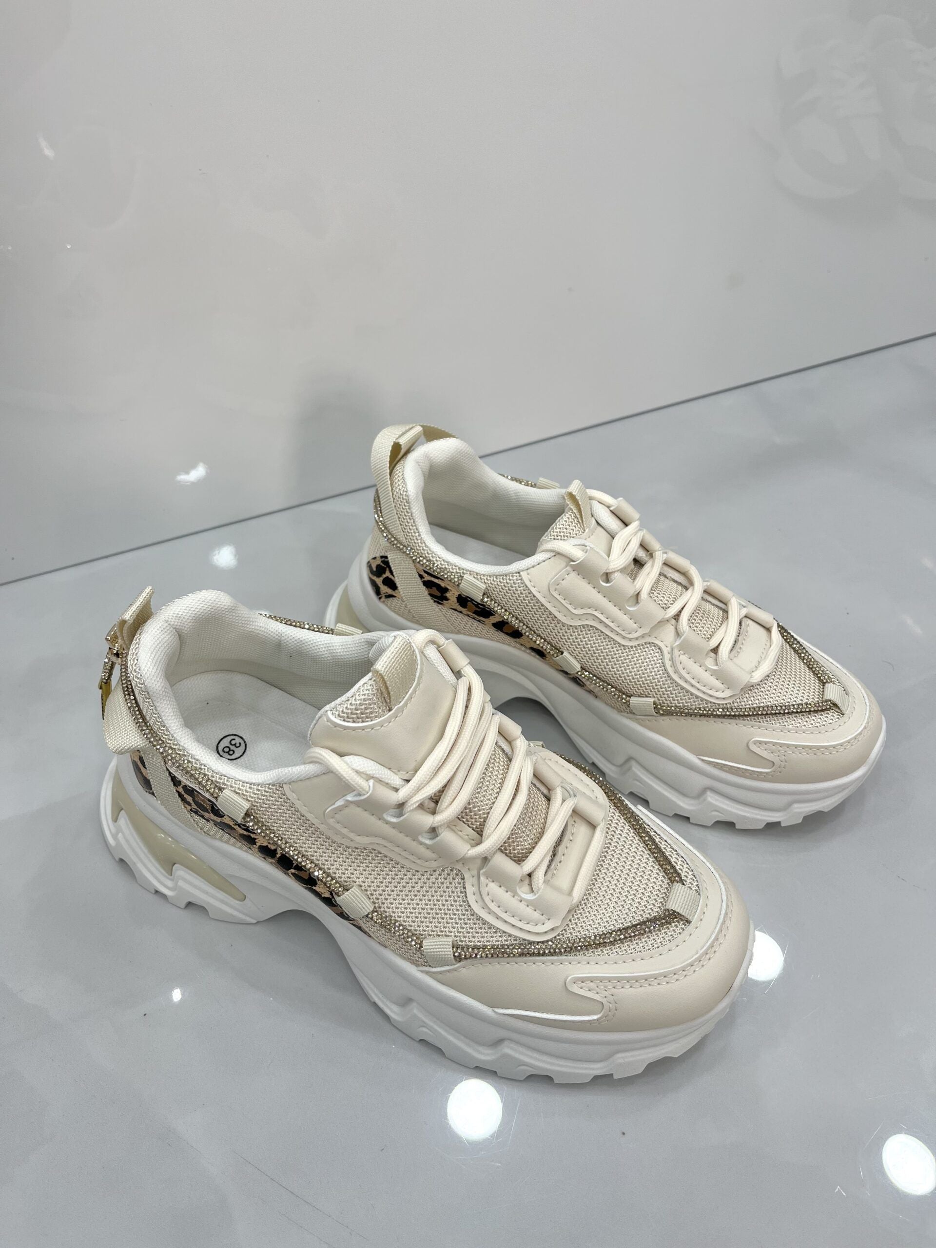 Sneakers με Τρακτερωτό Πάτο και Strass Beige