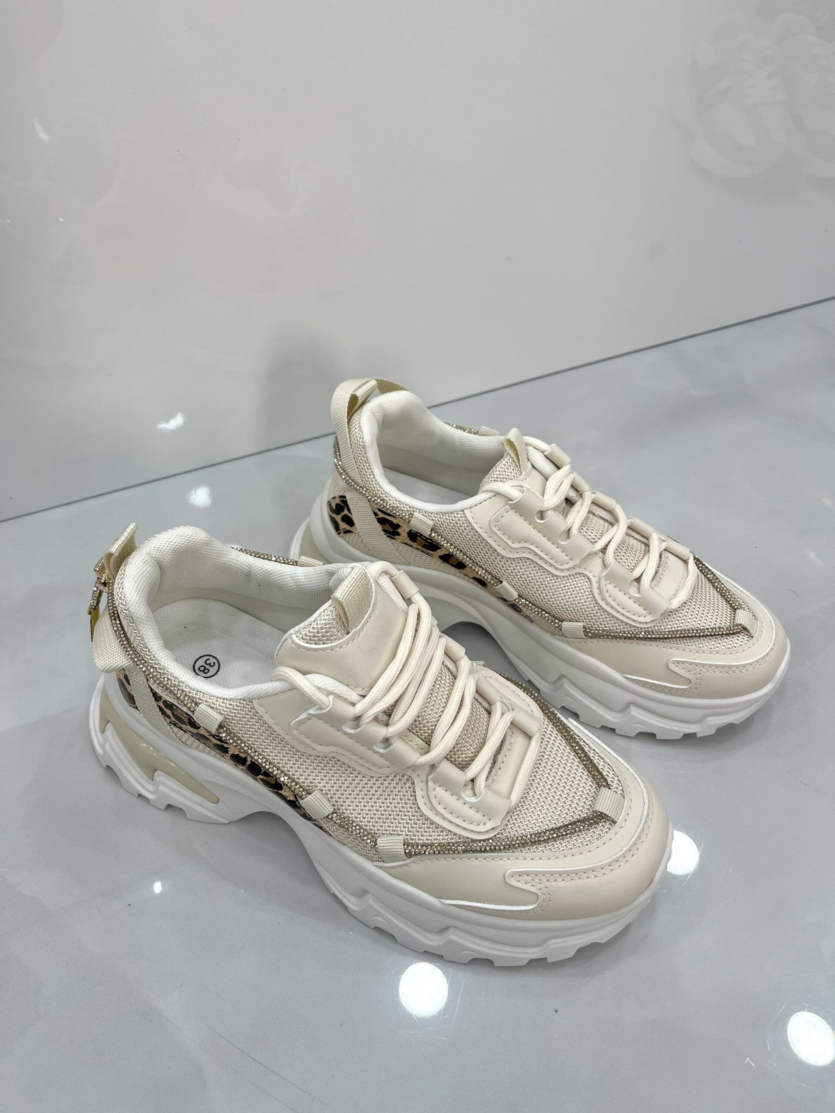 Sneakers με Τρακτερωτό Πάτο και Strass Beige