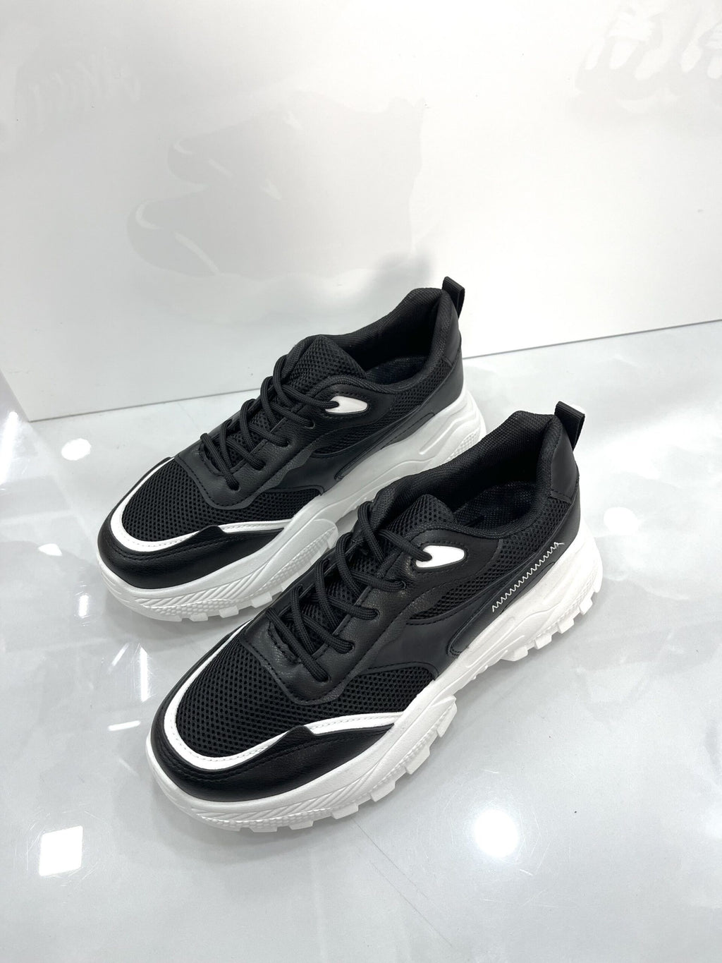 Sneakers Δίσολο με Τρακτερωτό Πάτο Black