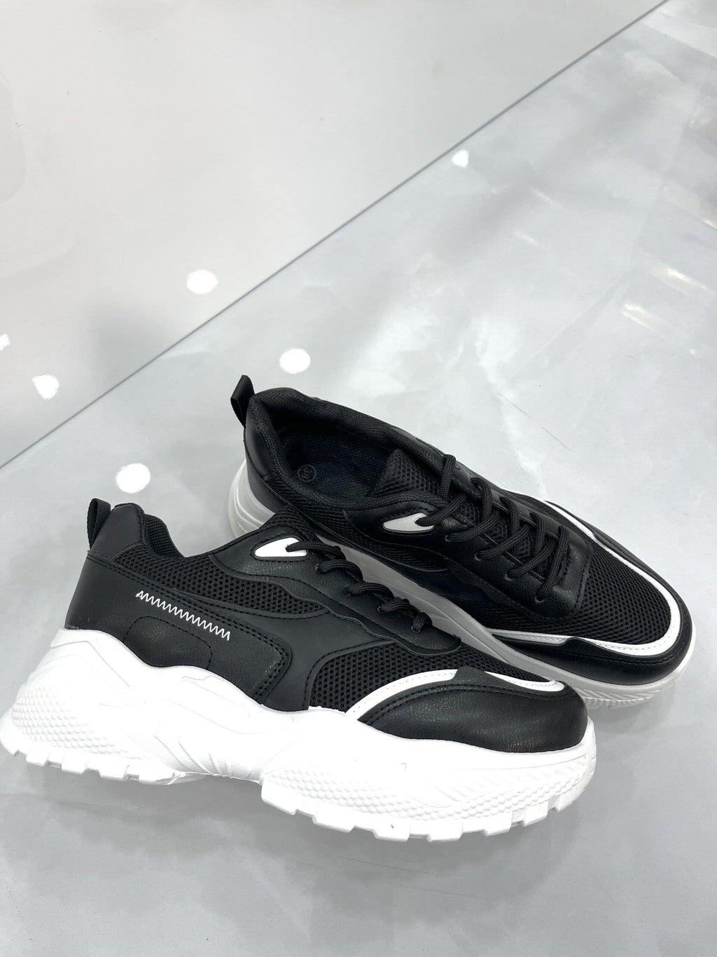 Sneakers Δίσολο με Τρακτερωτό Πάτο Black