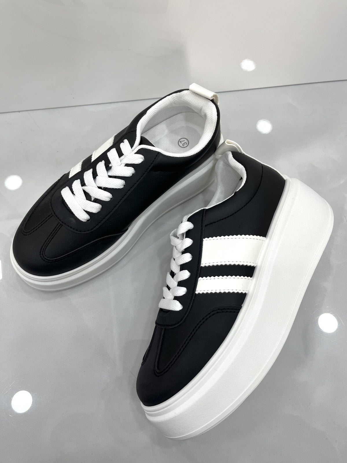 Δίσολο Sneaker Black/White