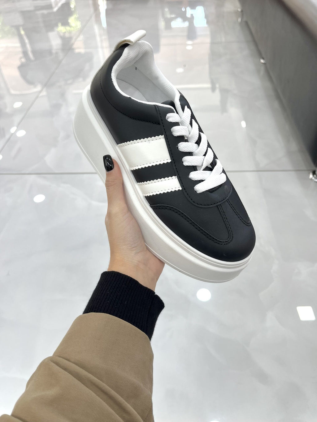 Δίσολο Sneaker Black/White