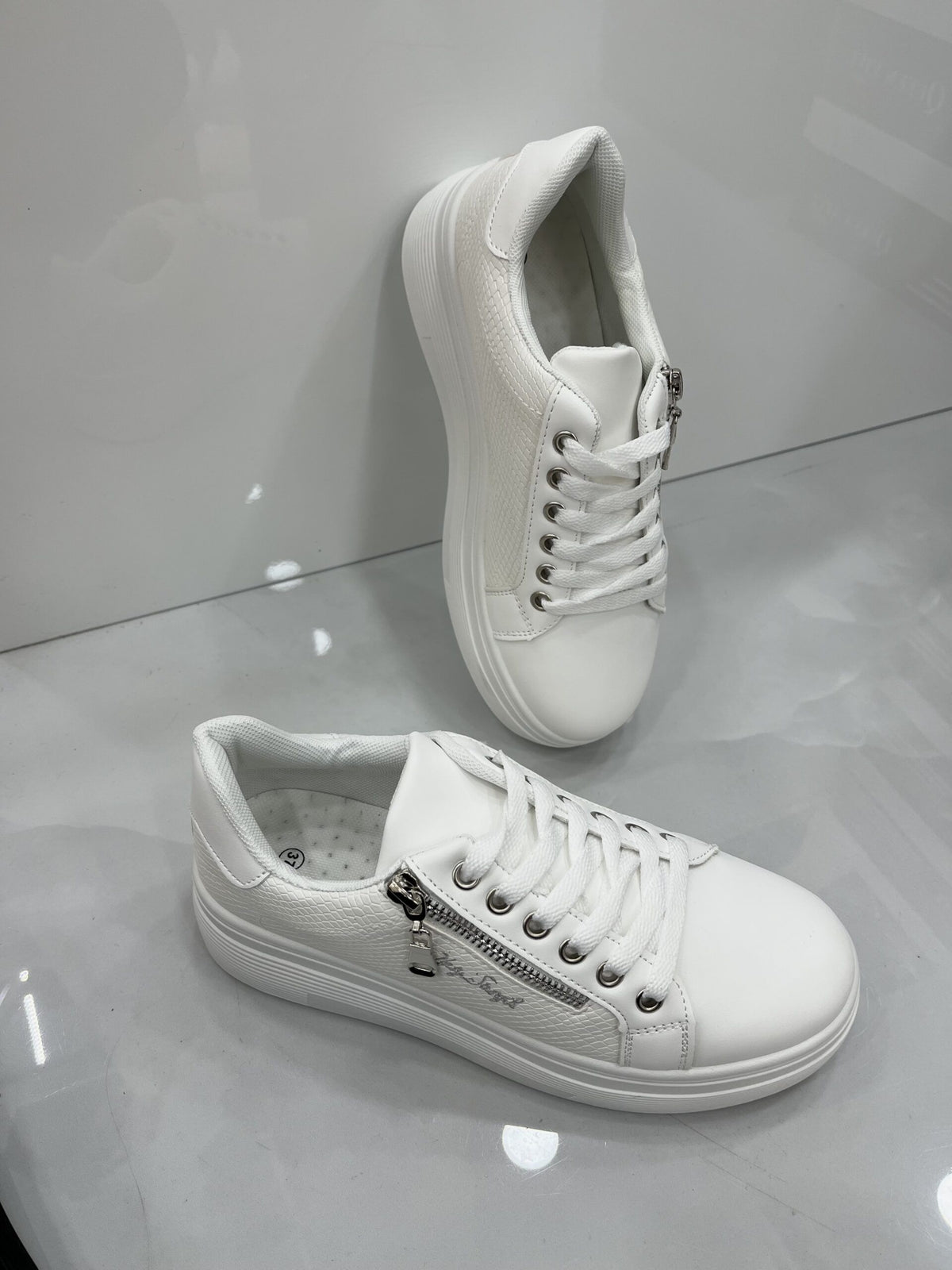 Sneakers Δίσολο με Σχέδιο Φερμουάρ White