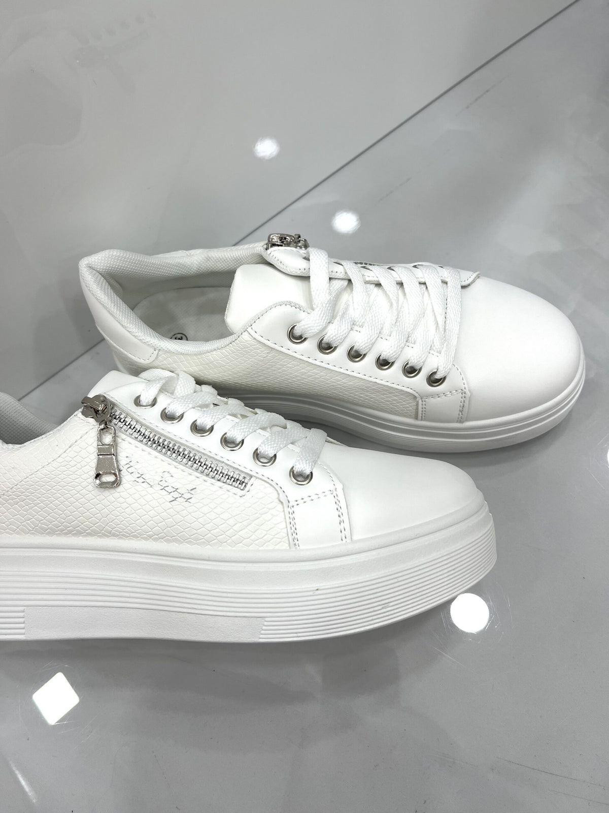 Sneakers Δίσολο με Σχέδιο Φερμουάρ White