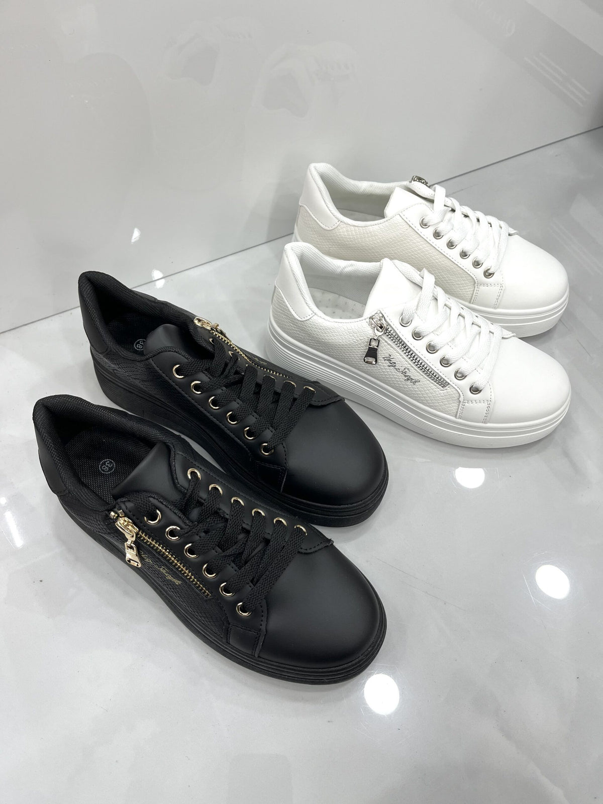 Sneakers Δίσολο με Σχέδιο Φερμουάρ White