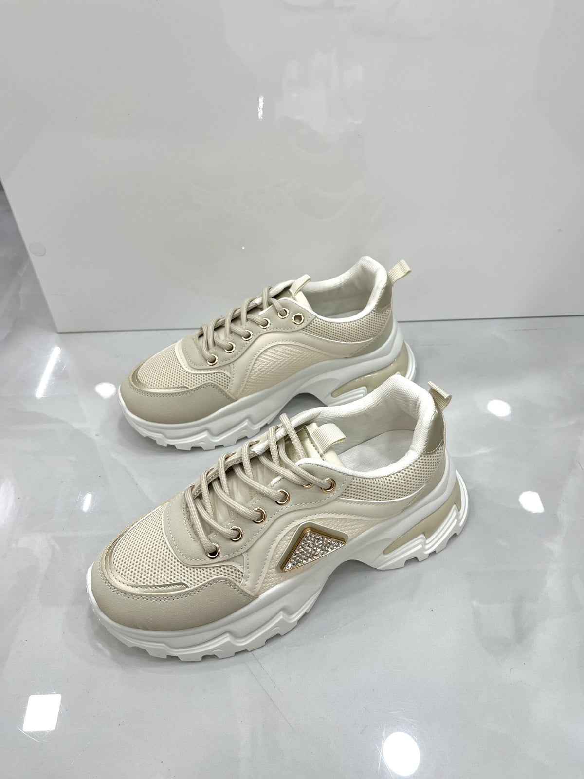 Sneaker με Τρακτερωτή Σόλα Beige