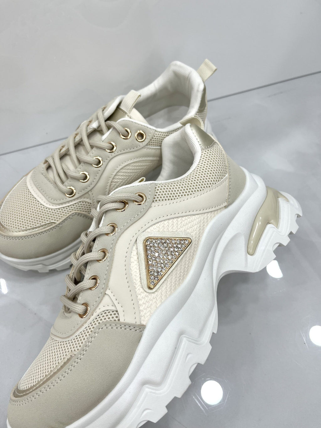 Sneaker με Τρακτερωτή Σόλα Beige