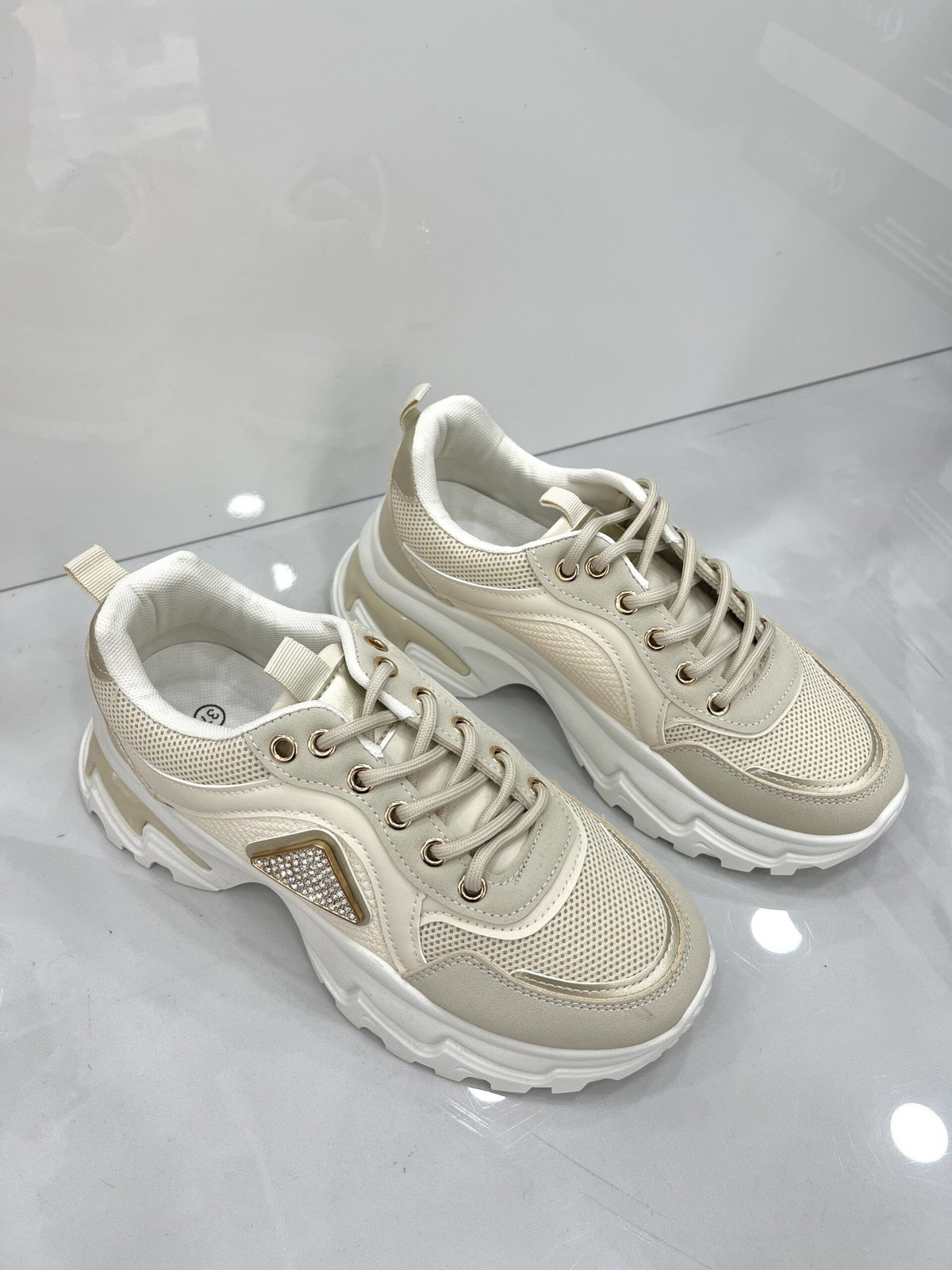 Sneaker με Τρακτερωτή Σόλα Beige