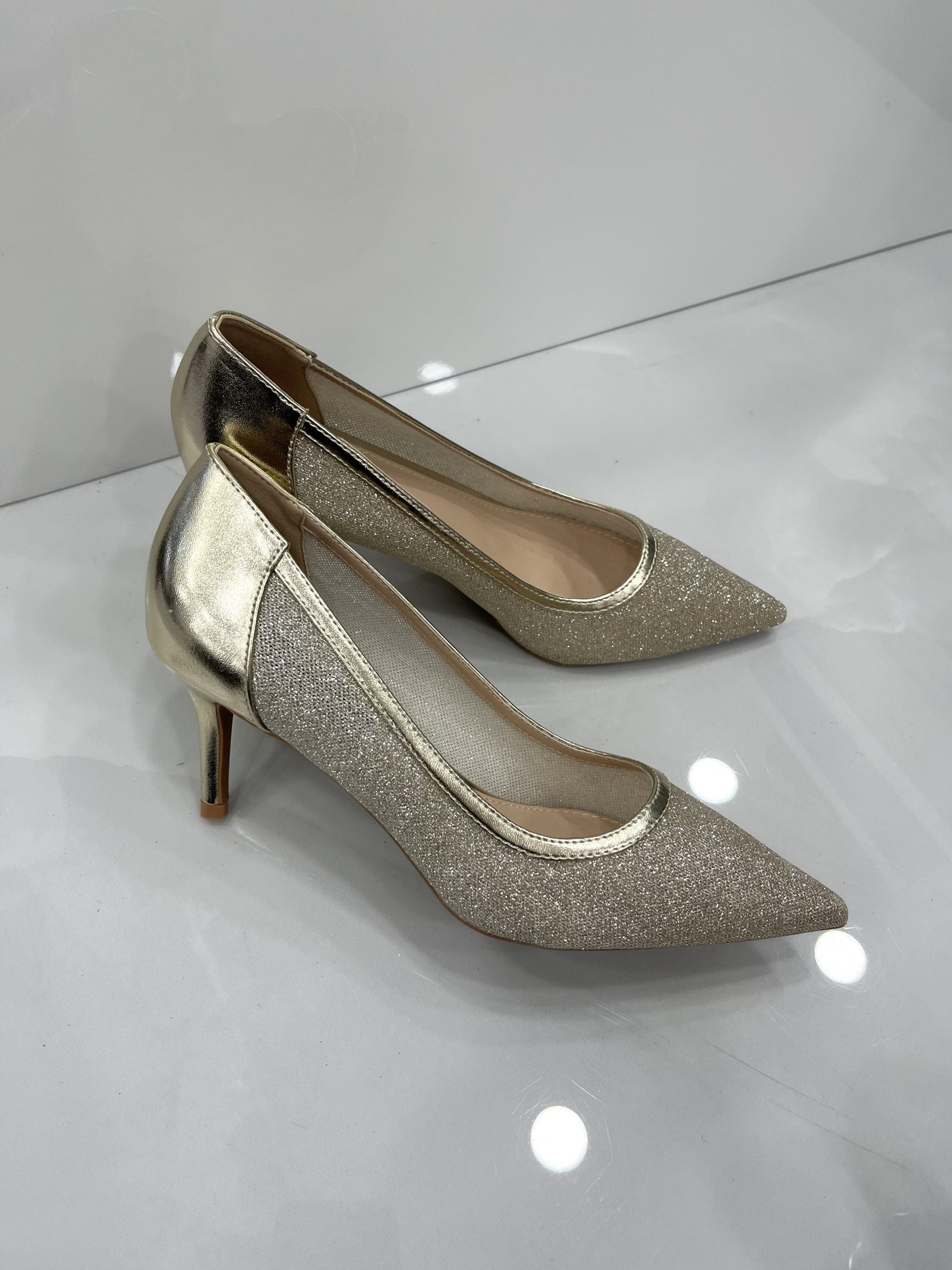 Heels Strass με Μεσαίο Λεπτό Τακούνι Gold