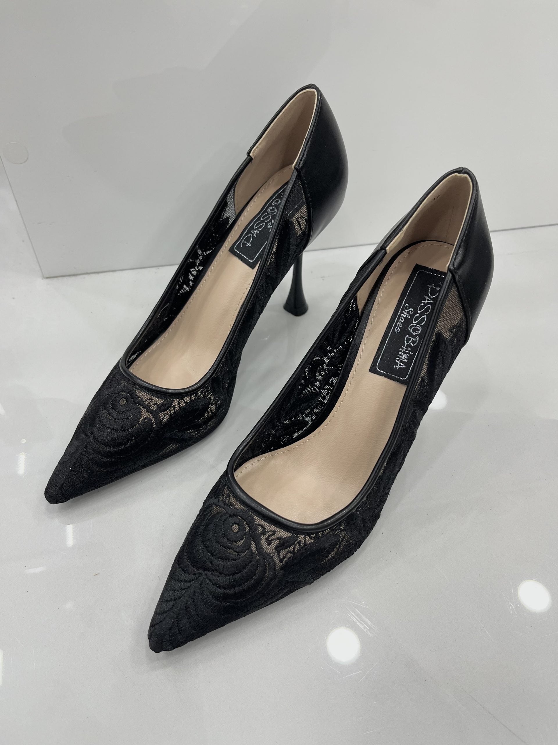 Heels με Ανάγλυφο Σχέδιο και Ψηλό Λεπτό Τακούνι Black