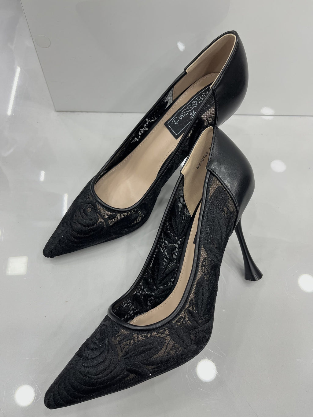 Heels με Ανάγλυφο Σχέδιο και Ψηλό Λεπτό Τακούνι Black