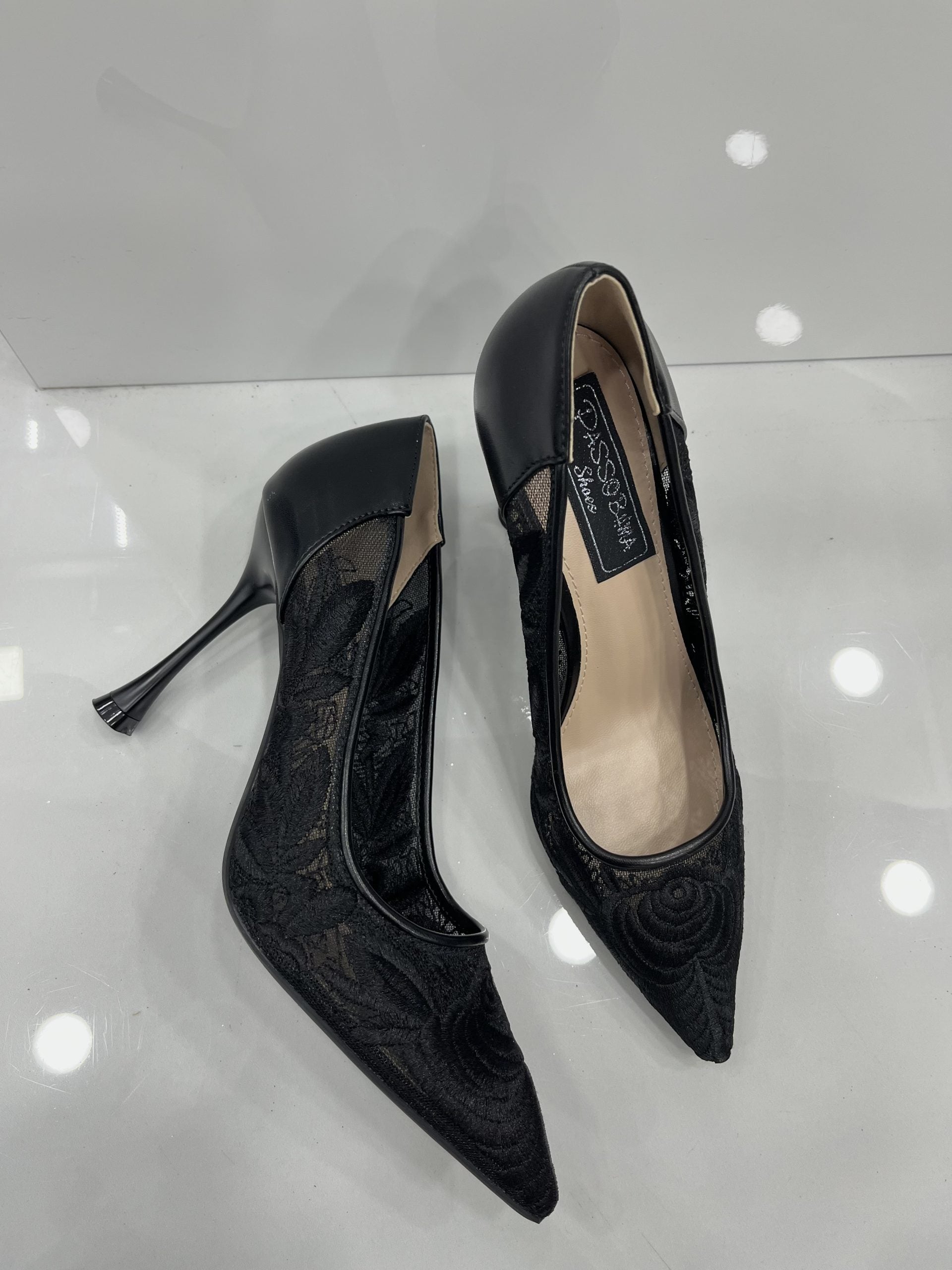Heels με Ανάγλυφο Σχέδιο και Ψηλό Λεπτό Τακούνι Black