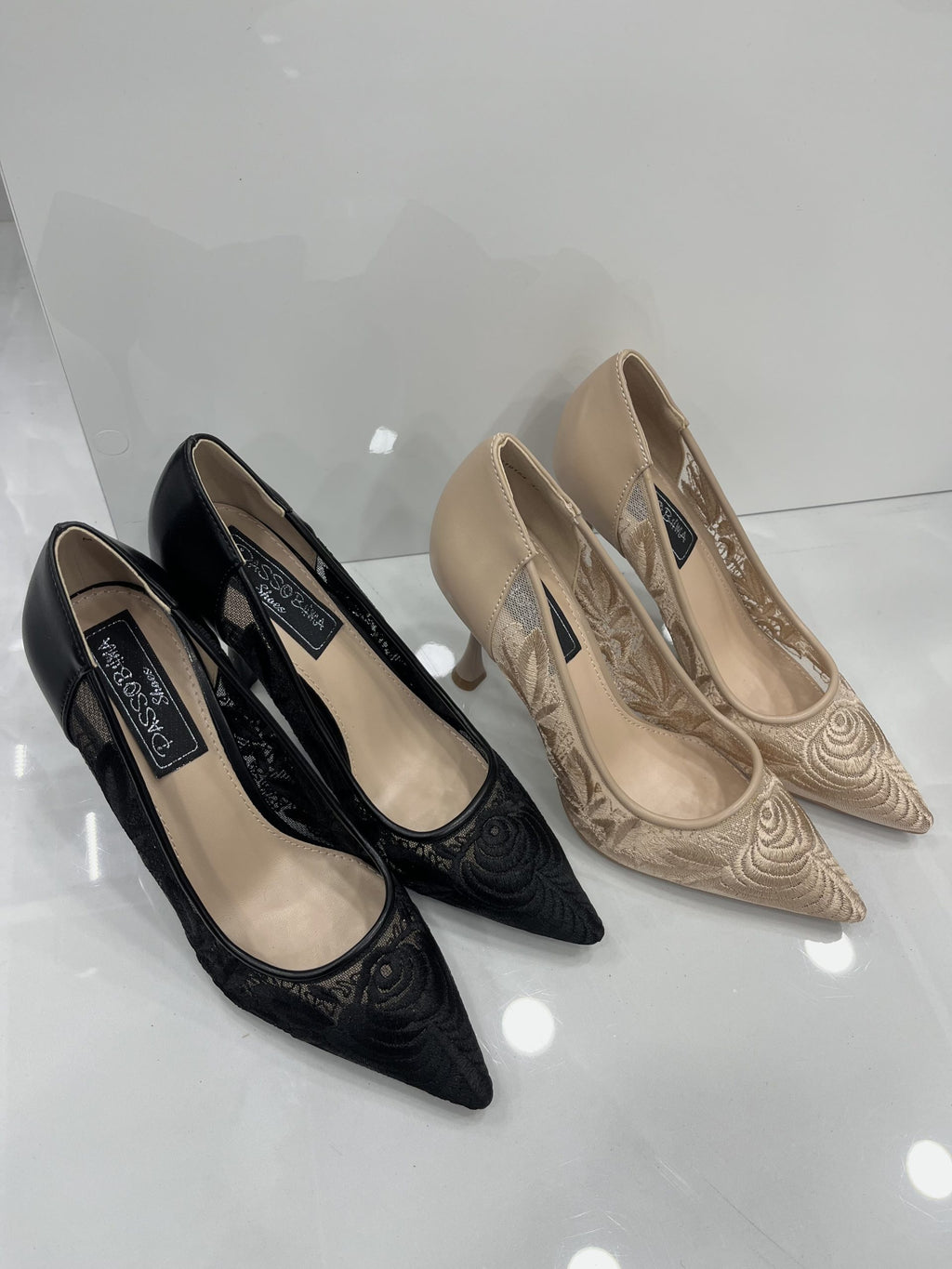 Heels με Ανάγλυφο Σχέδιο και Ψηλό Λεπτό Τακούνι Beige