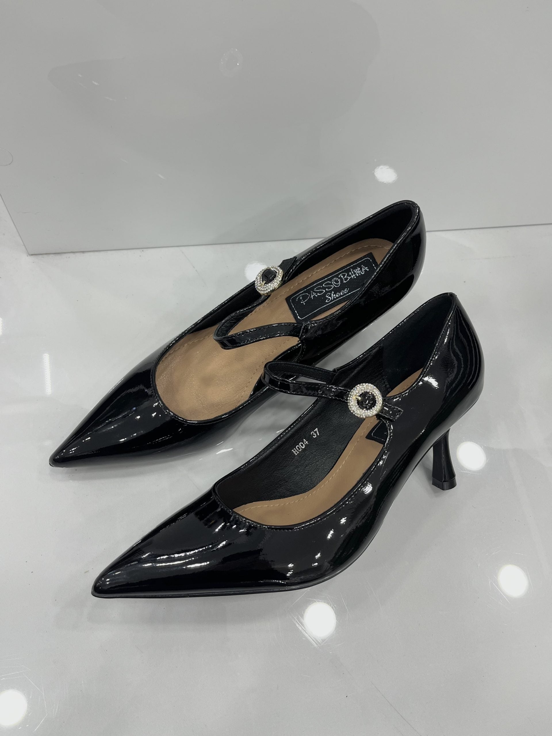 Heels με Λεπτό Χαμηλό Τακούνι και Μπαρέτα Λουστρίν Black