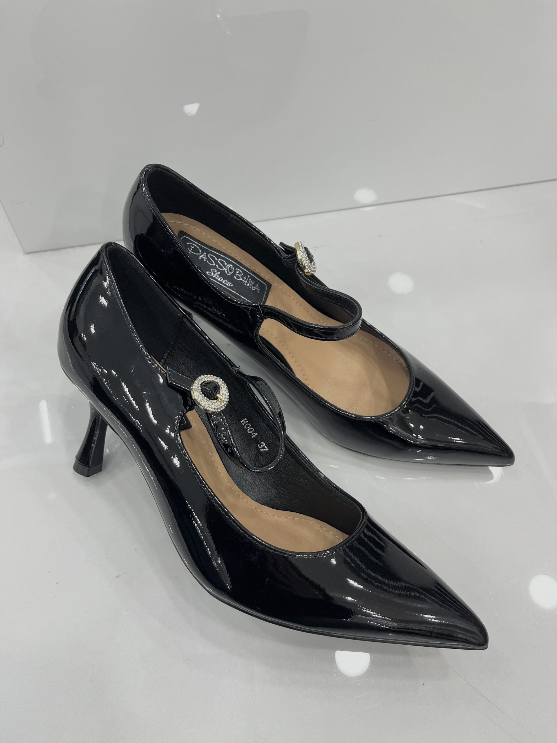 Heels με Λεπτό Χαμηλό Τακούνι και Μπαρέτα Λουστρίν Black