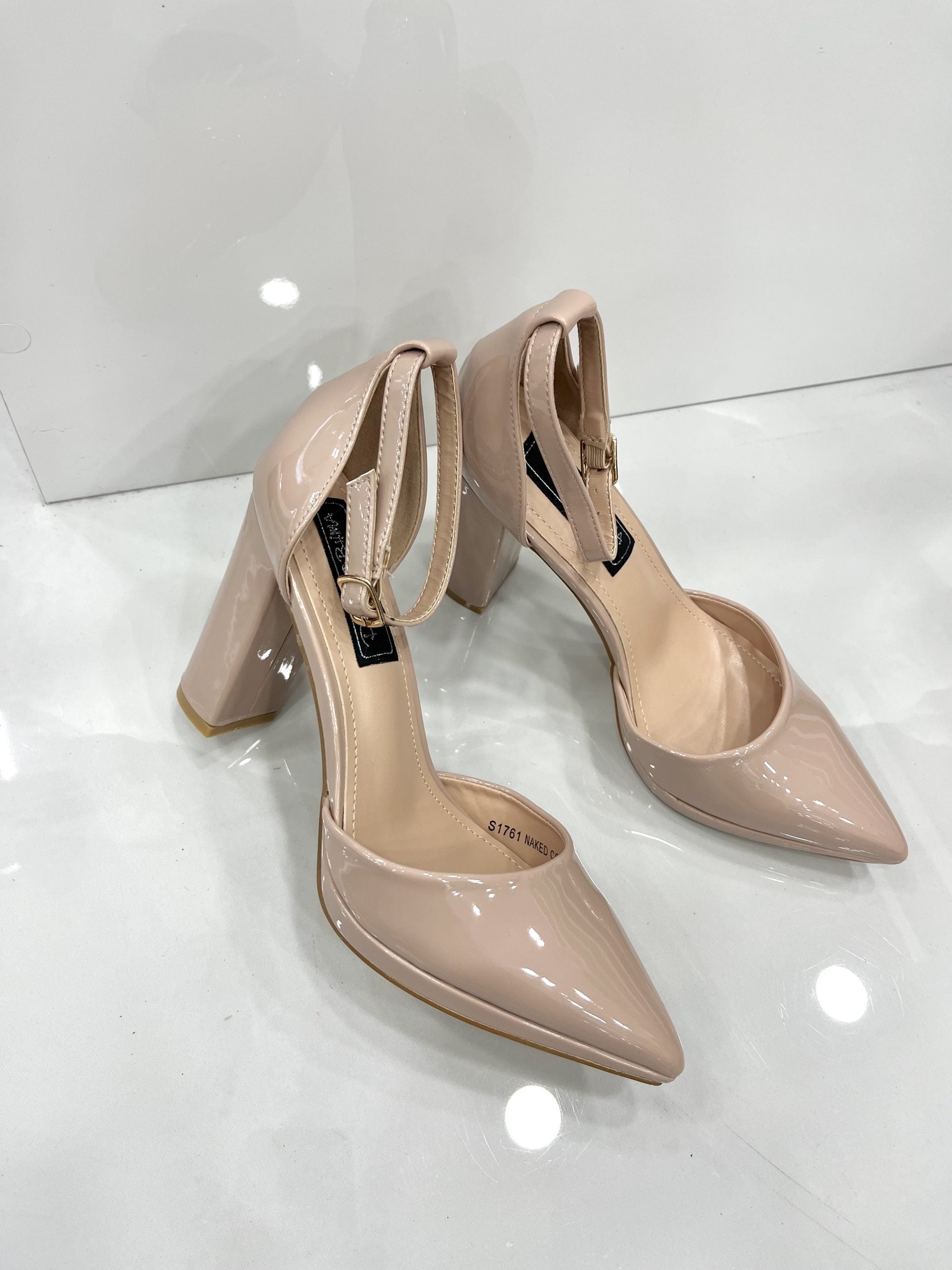Heels με Χοντρό Ψηλό Τακούνι και Φιάπα Λουστρίν AllBeige