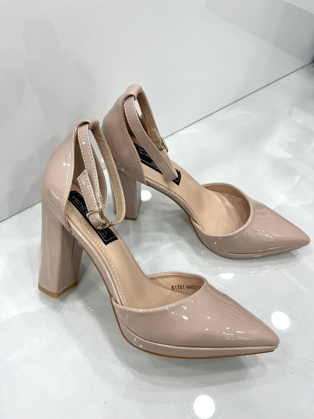 Heels με Χοντρό Ψηλό Τακούνι και Φιάπα Λουστρίν AllBeige