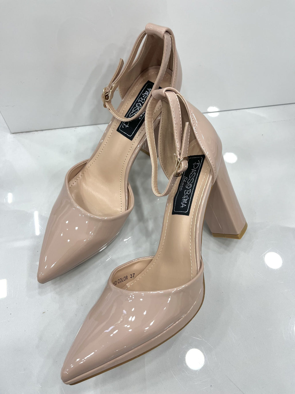 Heels με Χοντρό Ψηλό Τακούνι και Φιάπα Λουστρίν AllBeige