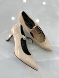 Heels με Λεπτό Χαμηλό Τακούνι και Μπαρέτα Λουστρίν Beige