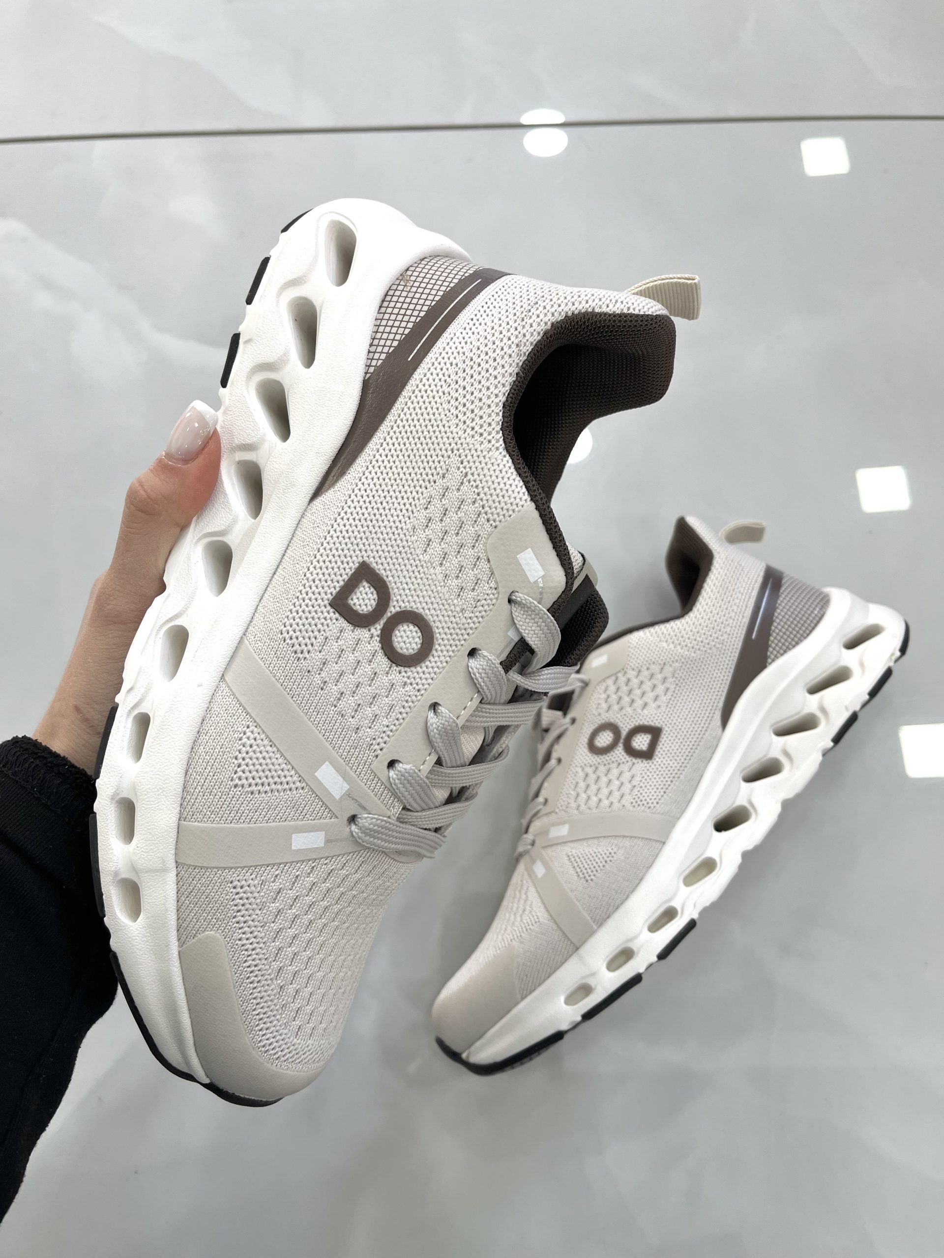 Athletic Sneaker Beige Vol.1