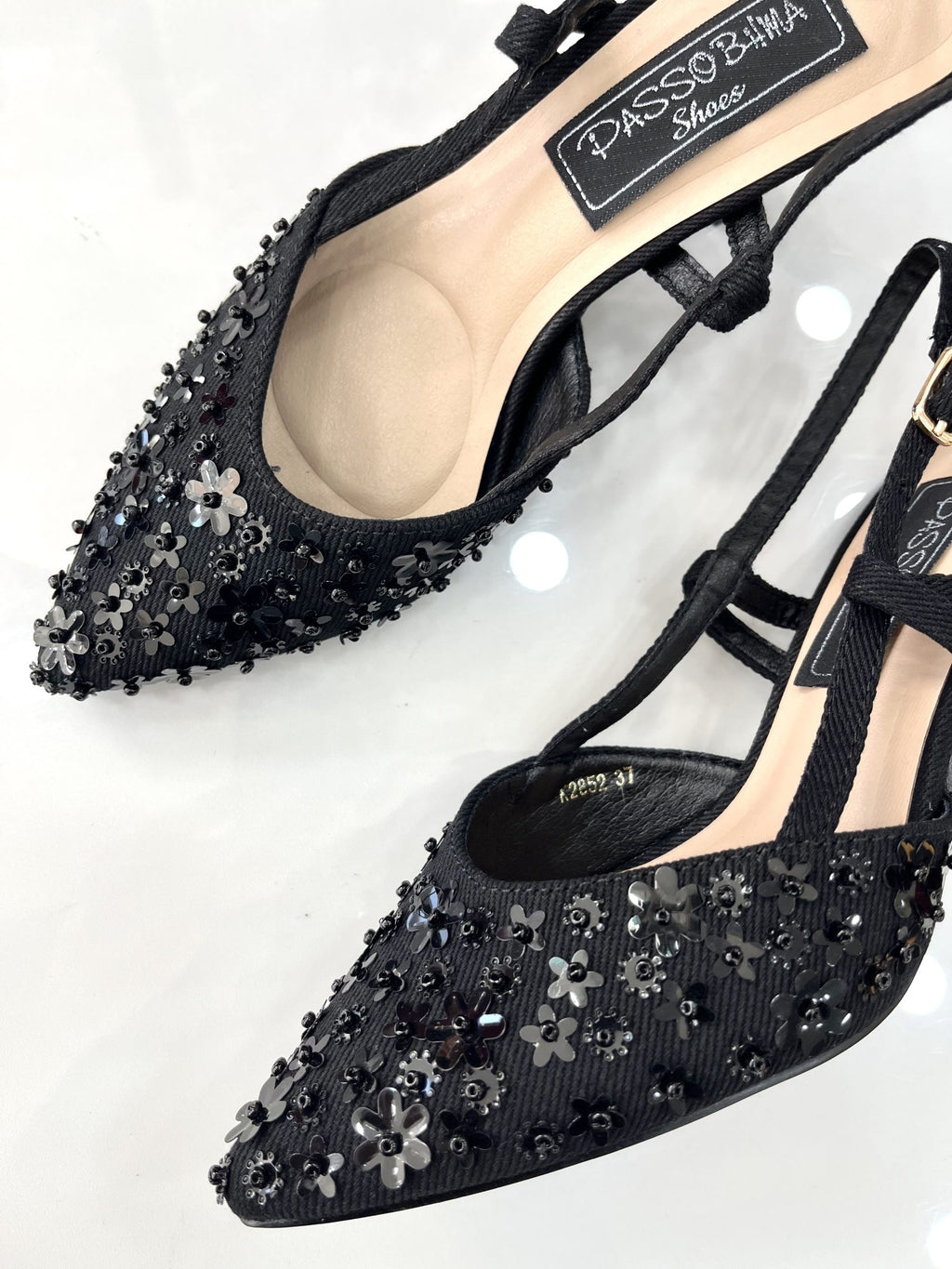 Heels Mule με Λεπτό Μεσαίο Τακούνι και Κεντημένο Σχέδιο Black