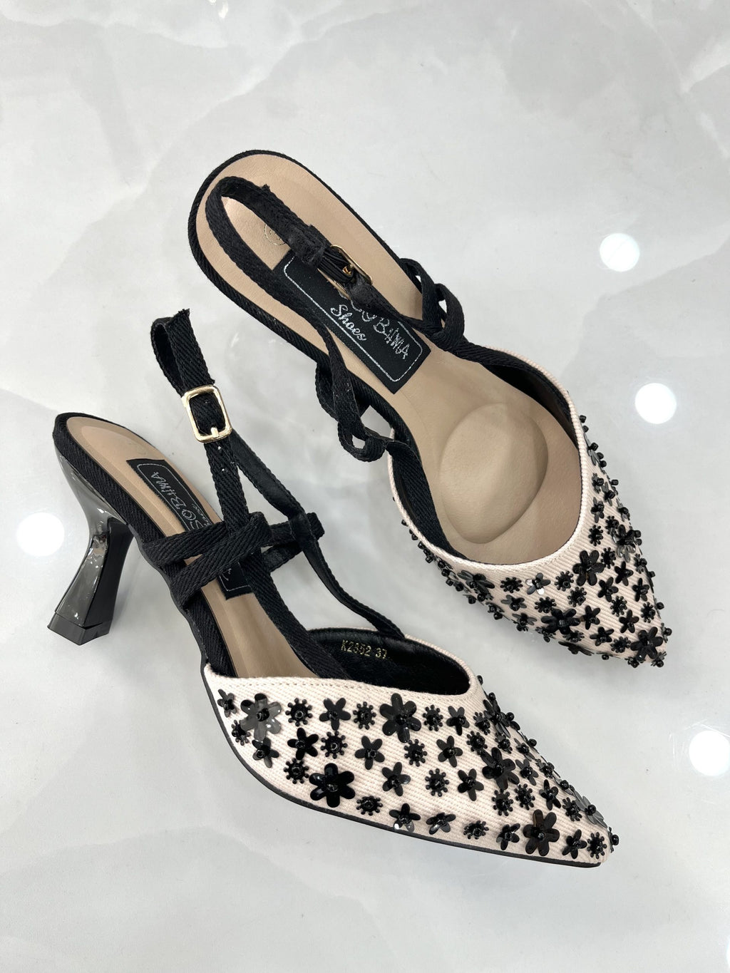 Heels Mule με Λεπτό Μεσαίο Τακούνι και Κεντημένο Σχέδιο Beige
