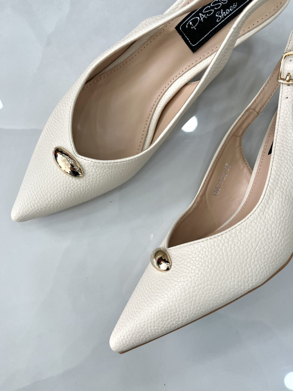 Heels Mule με Λεπτό Μεσαίο Τακούνι και Χρυσό Σχέδιο Beige