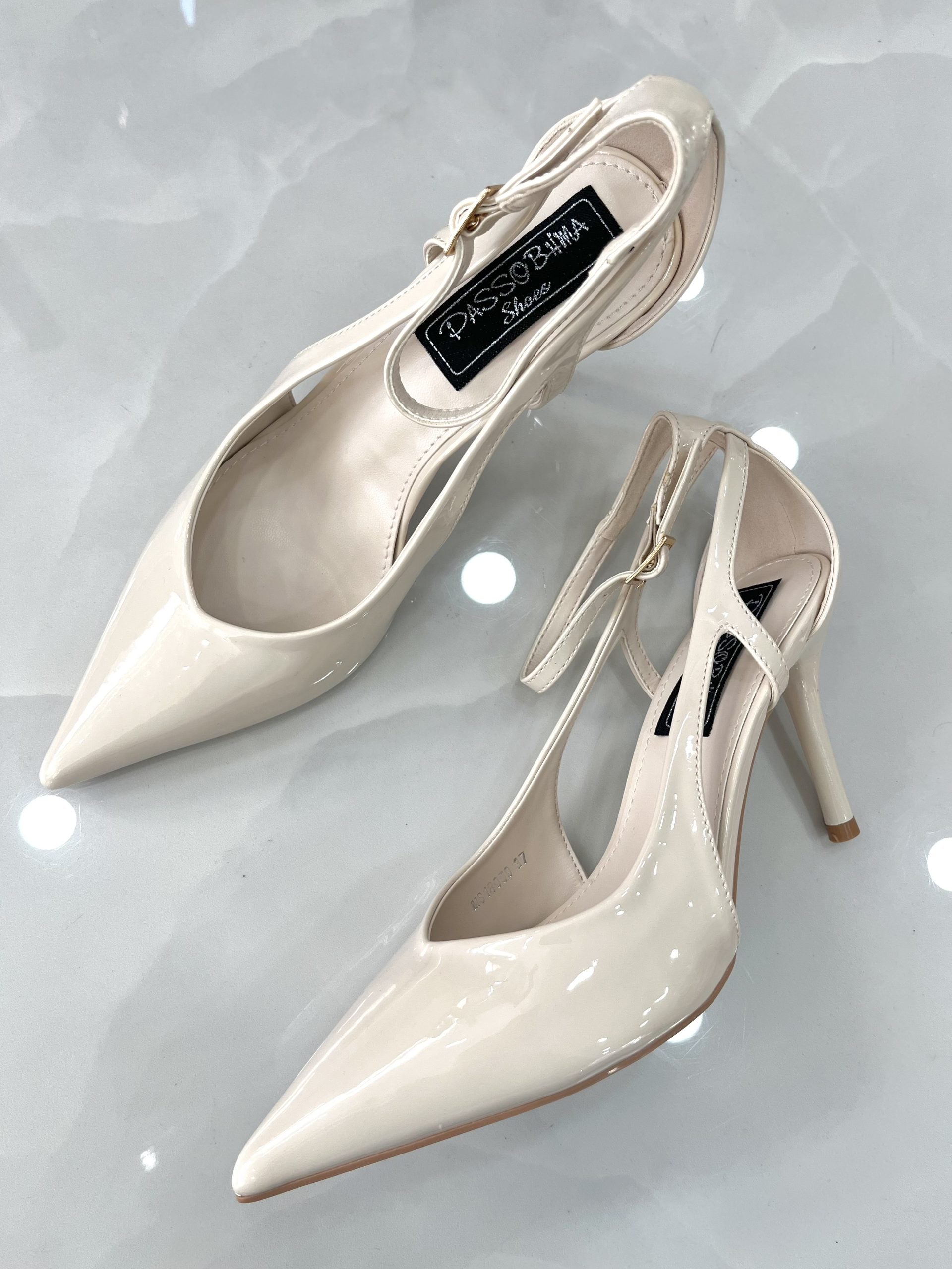 Heels με Μεσαίο Ψηλό Τακούνι Λουστρίν Beige