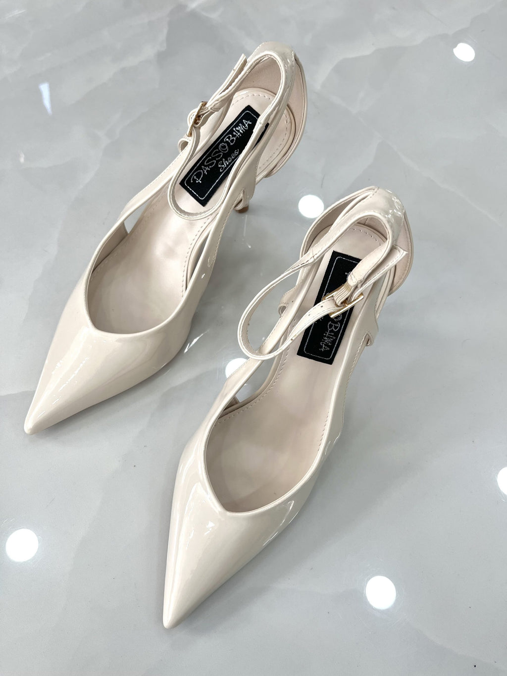 Heels με Μεσαίο Ψηλό Τακούνι Λουστρίν Beige