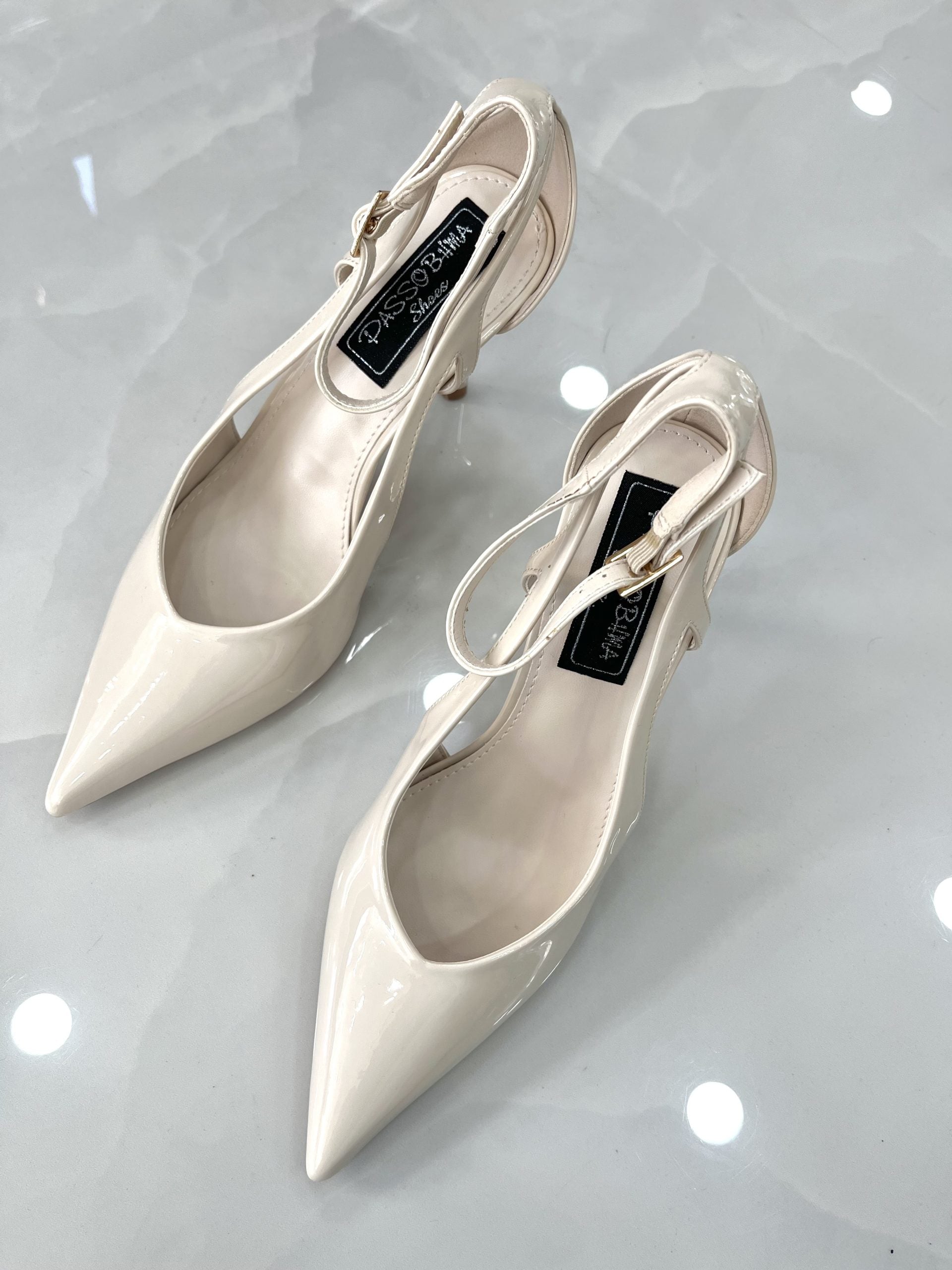 Heels με Μεσαίο Ψηλό Τακούνι Λουστρίν Beige