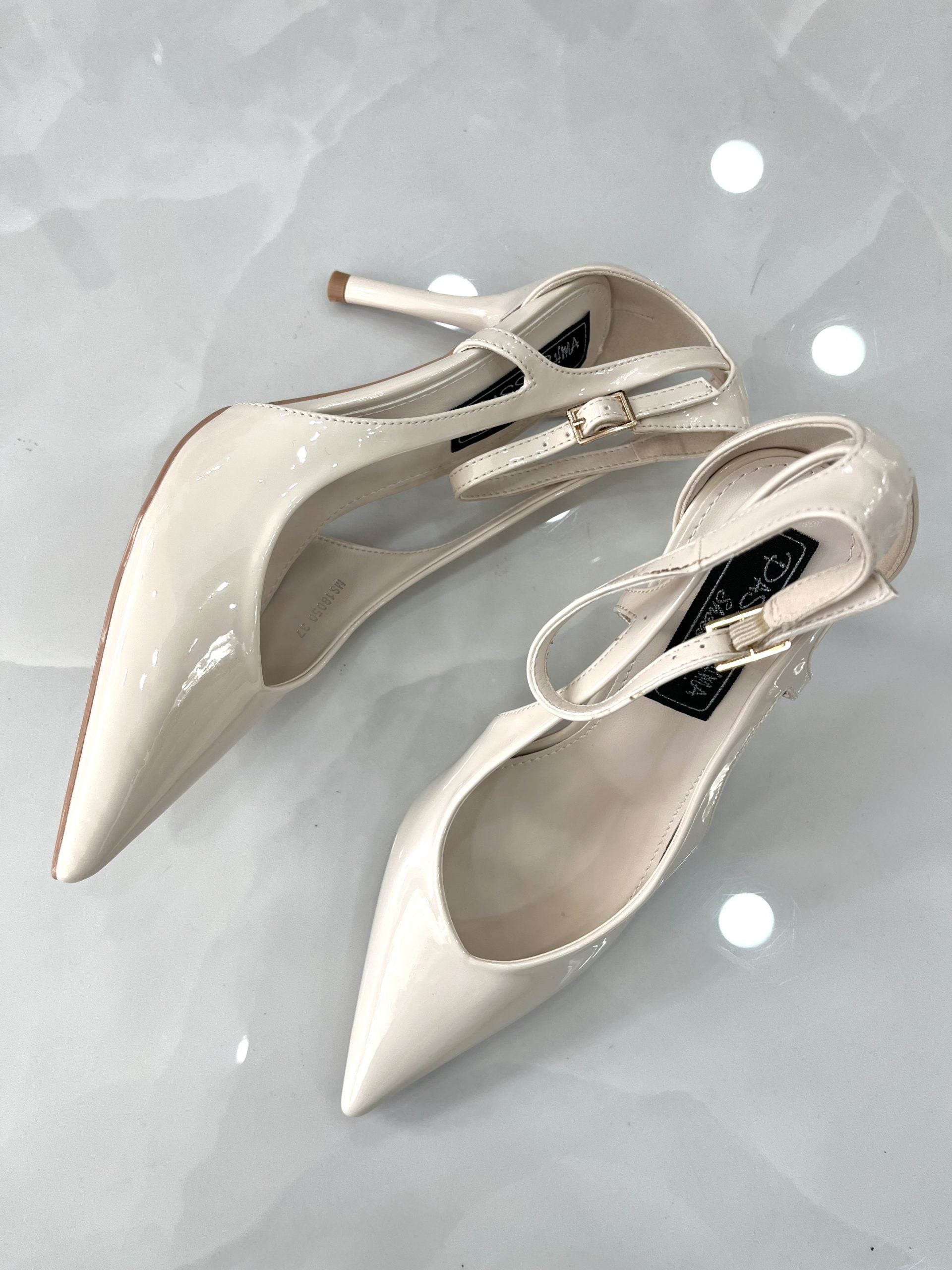 Heels με Μεσαίο Ψηλό Τακούνι Λουστρίν Beige