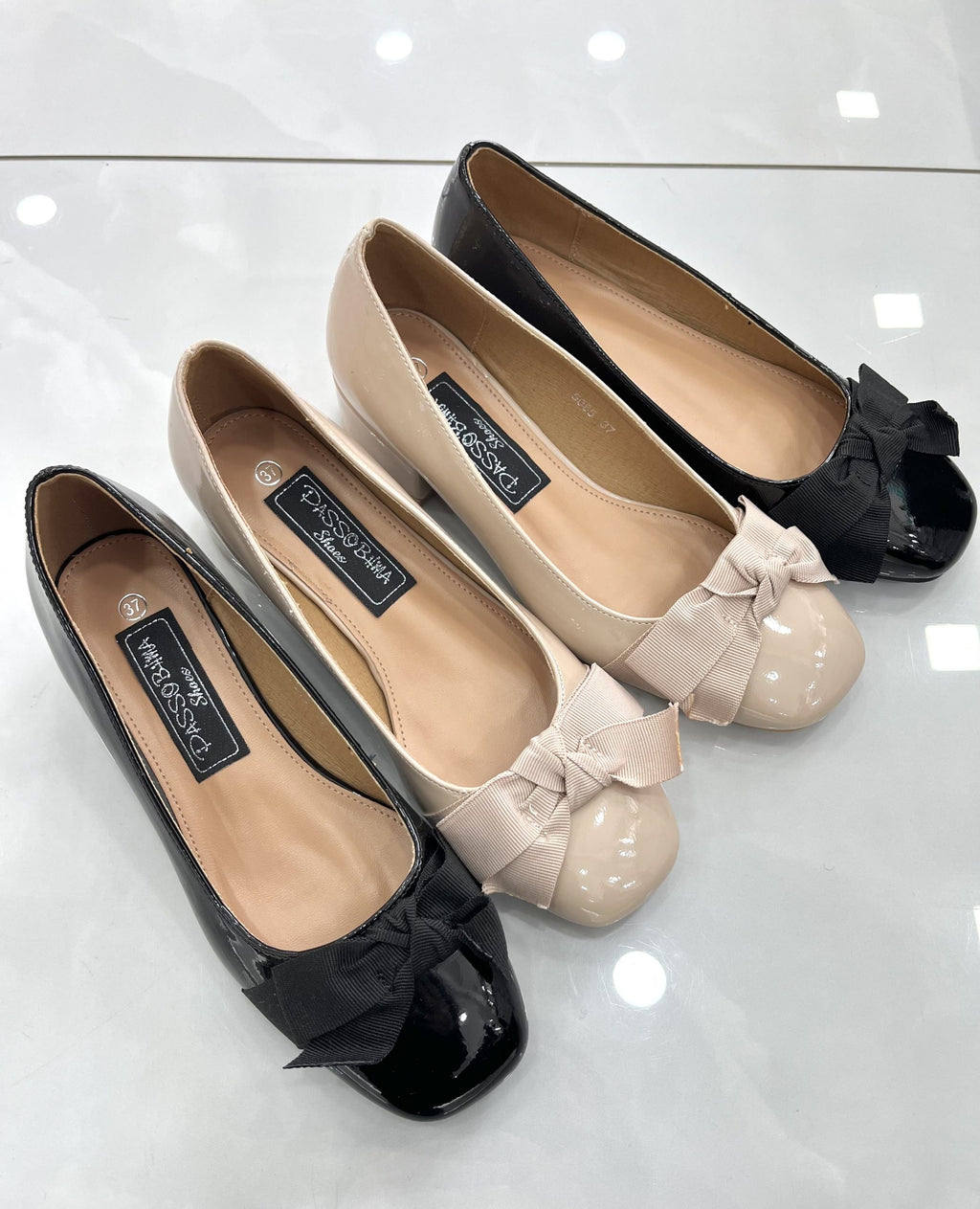 Low Heels με Χοντρό Τακούνι και Σχέδιο Φιογκάκι Λουστρίν Nude