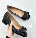 Low Heels με Χοντρό Τακούνι και Σχέδιο Φιογκάκι Λουστρίν Black