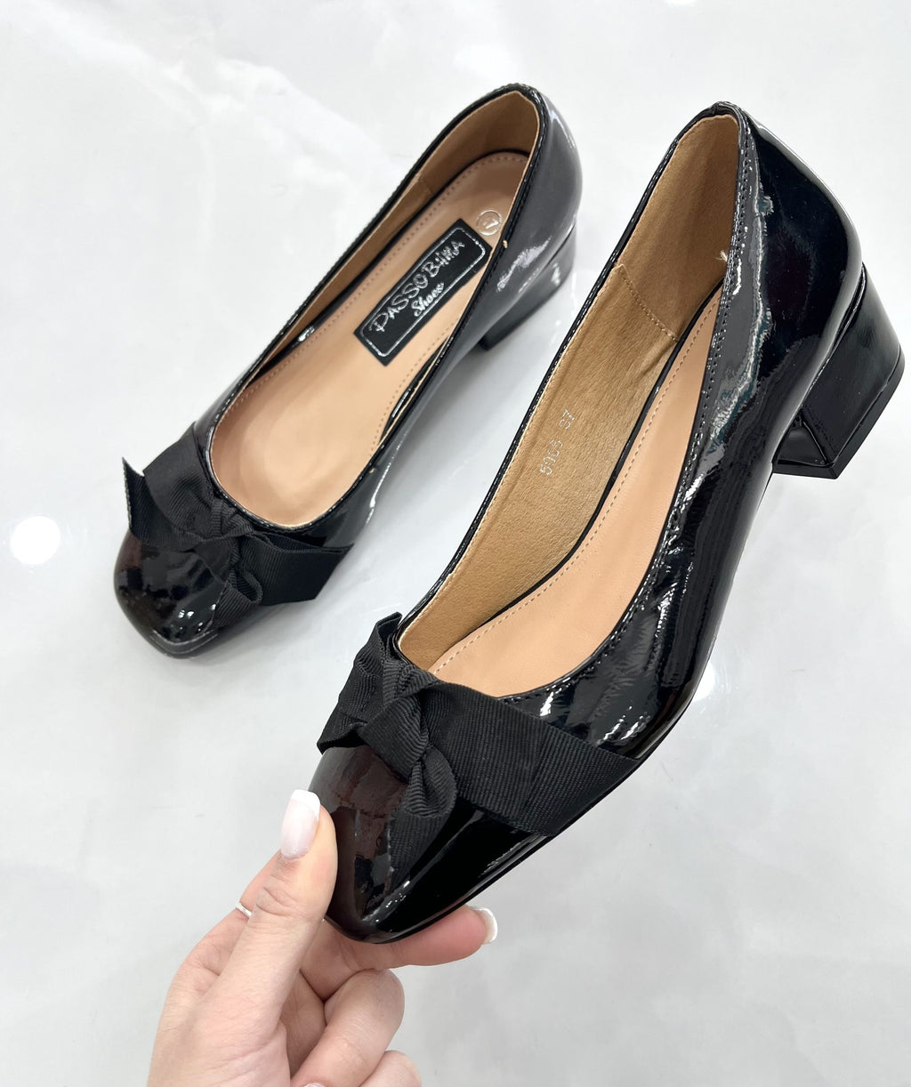 Low Heels με Χοντρό Τακούνι και Σχέδιο Φιογκάκι Λουστρίν Black