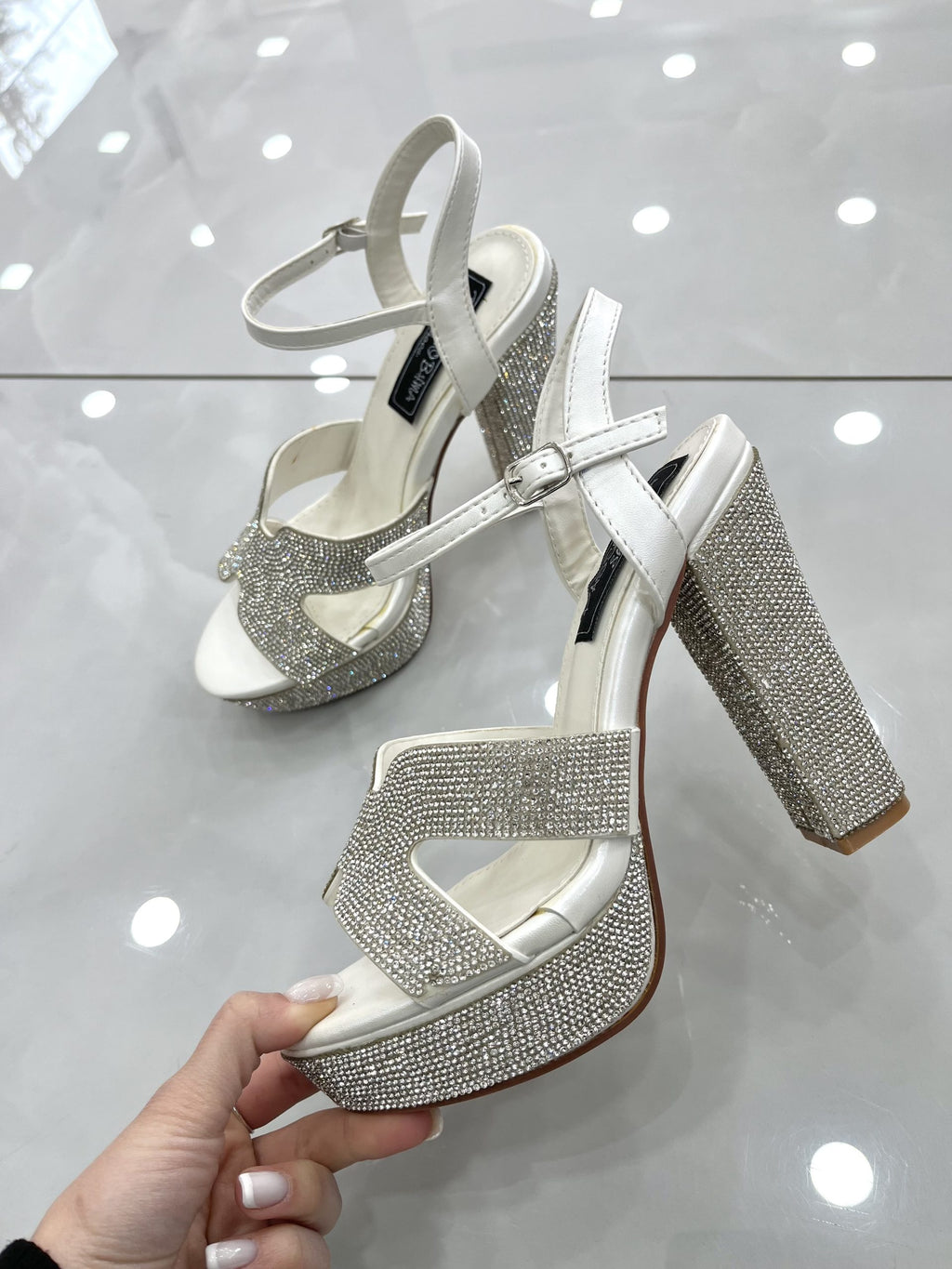 Heels Πέδιλο με Χοντρό Ψηλό Τακούνι και Φιάπα Strass White