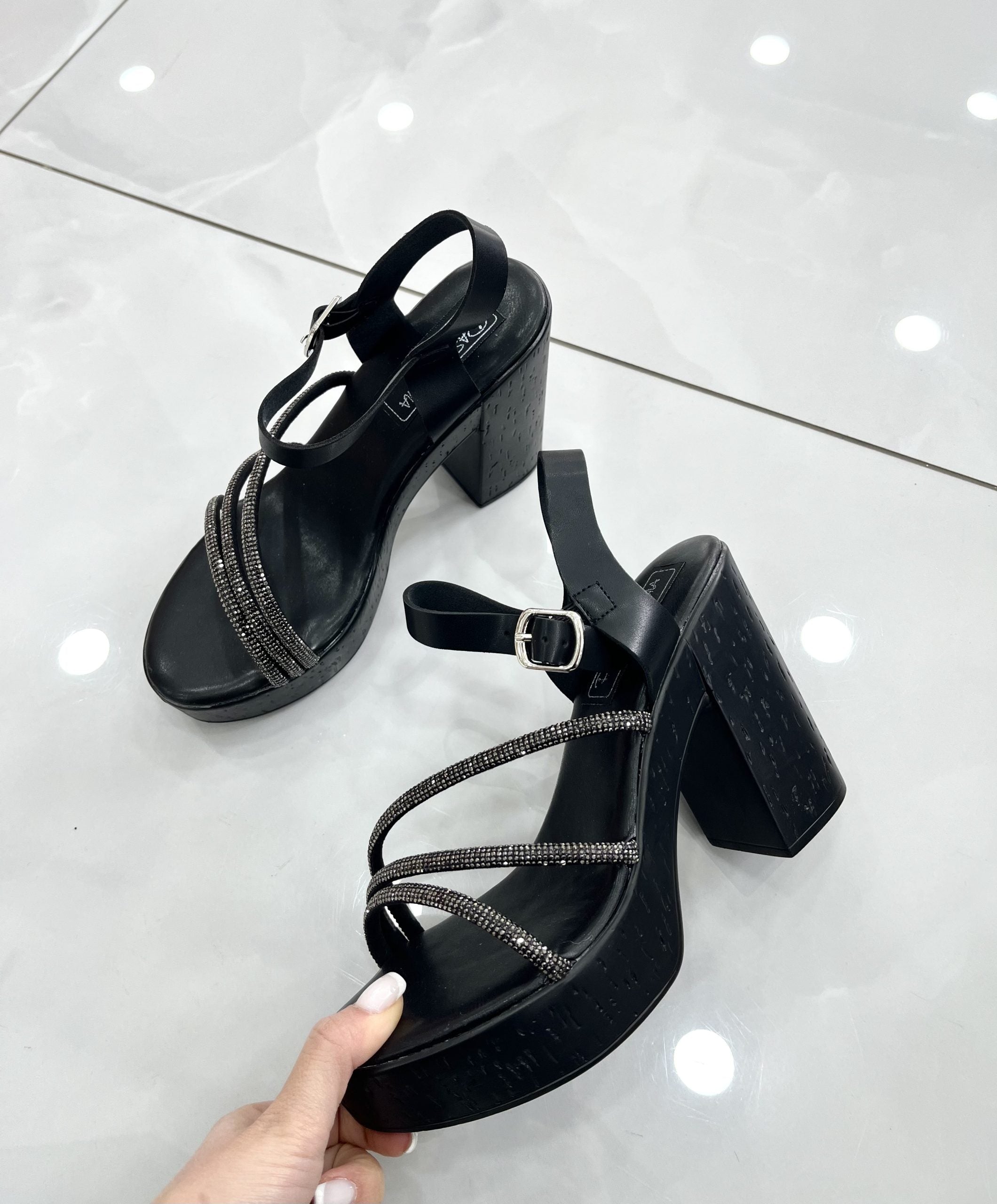 Heels Πέδιλο με Χοντρό Ψηλό Τακούνι τύπου Τσόκαρο και Strass Black