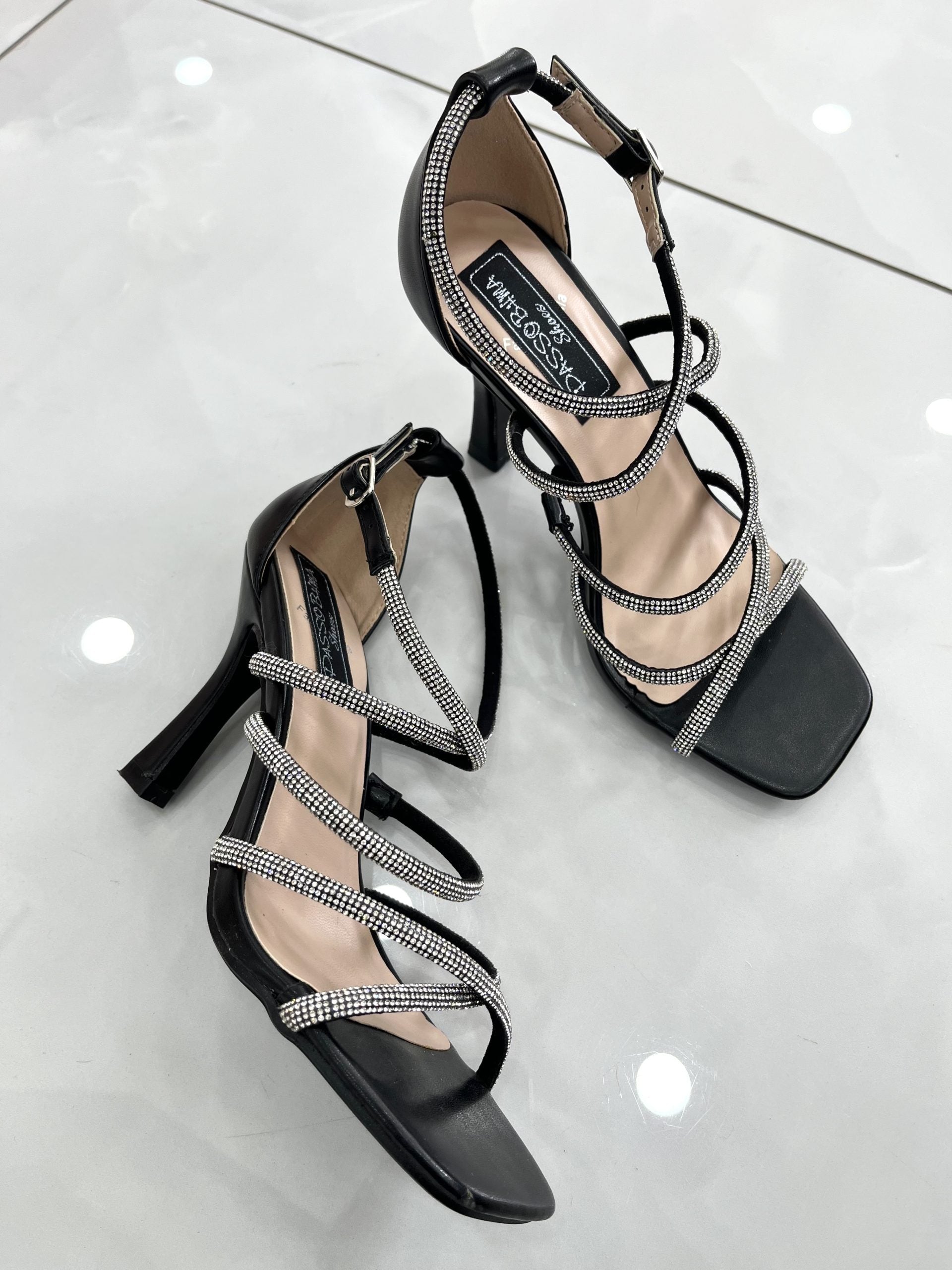 Heels Πέδιλο Αμπιγέ με Λεπτό Μεσαίο Τακούνι και Strass Black