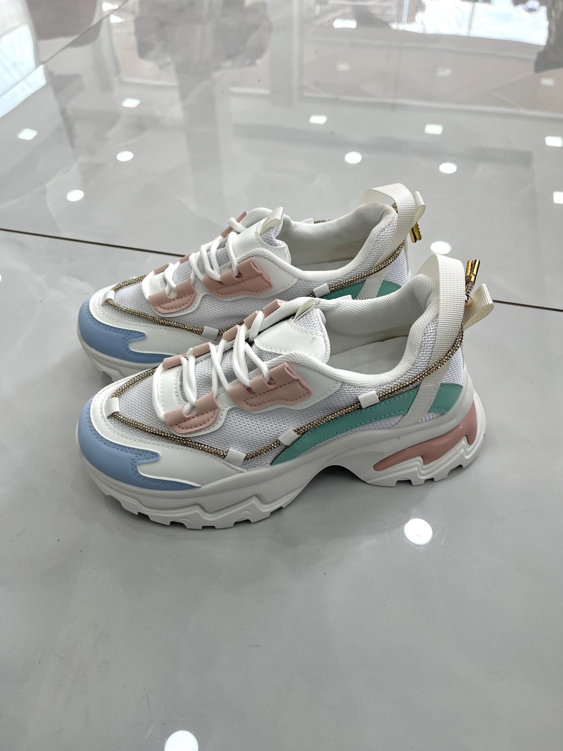 Sneakers με Τρακτερωτό Πάτο και Strass White Colour
