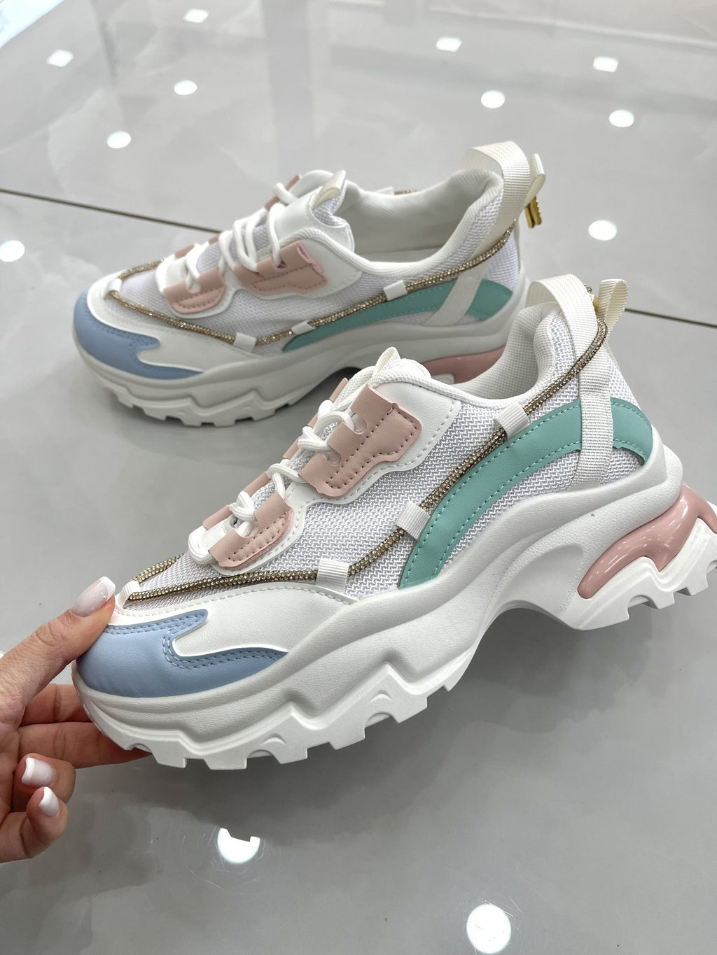 Sneakers με Τρακτερωτό Πάτο και Strass White Colour