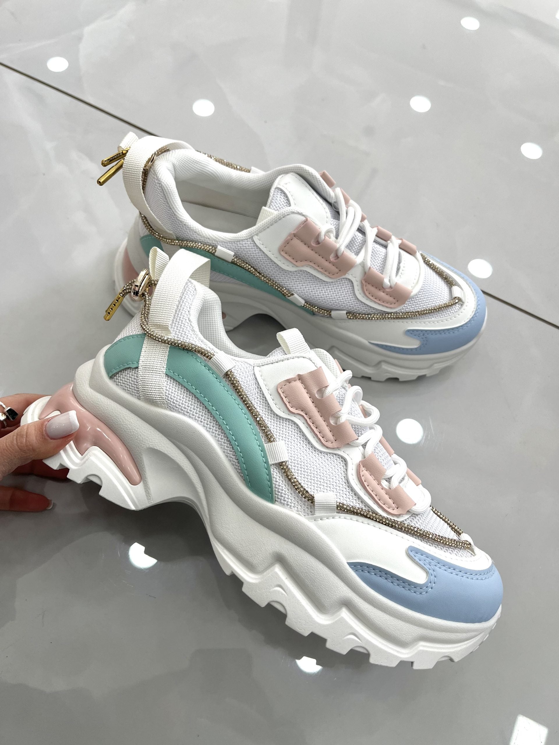 Sneakers με Τρακτερωτό Πάτο και Strass White Colour