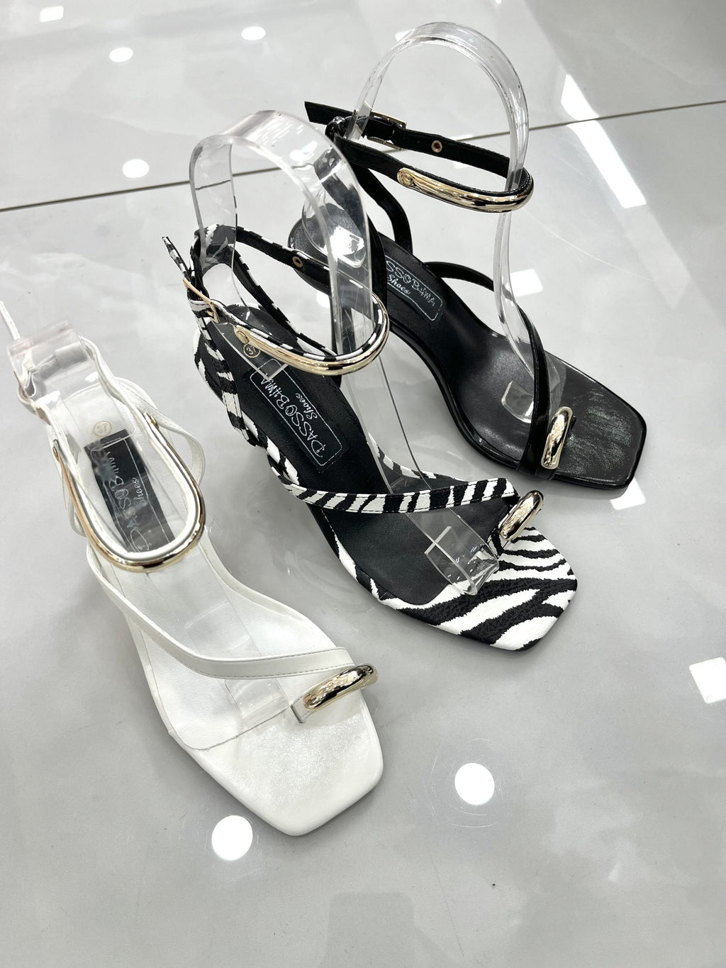 Heels Πέδιλο με Λεπτό Μεσαίο Τακούνι και Χρυσή Λεπτομέρεια Black/White