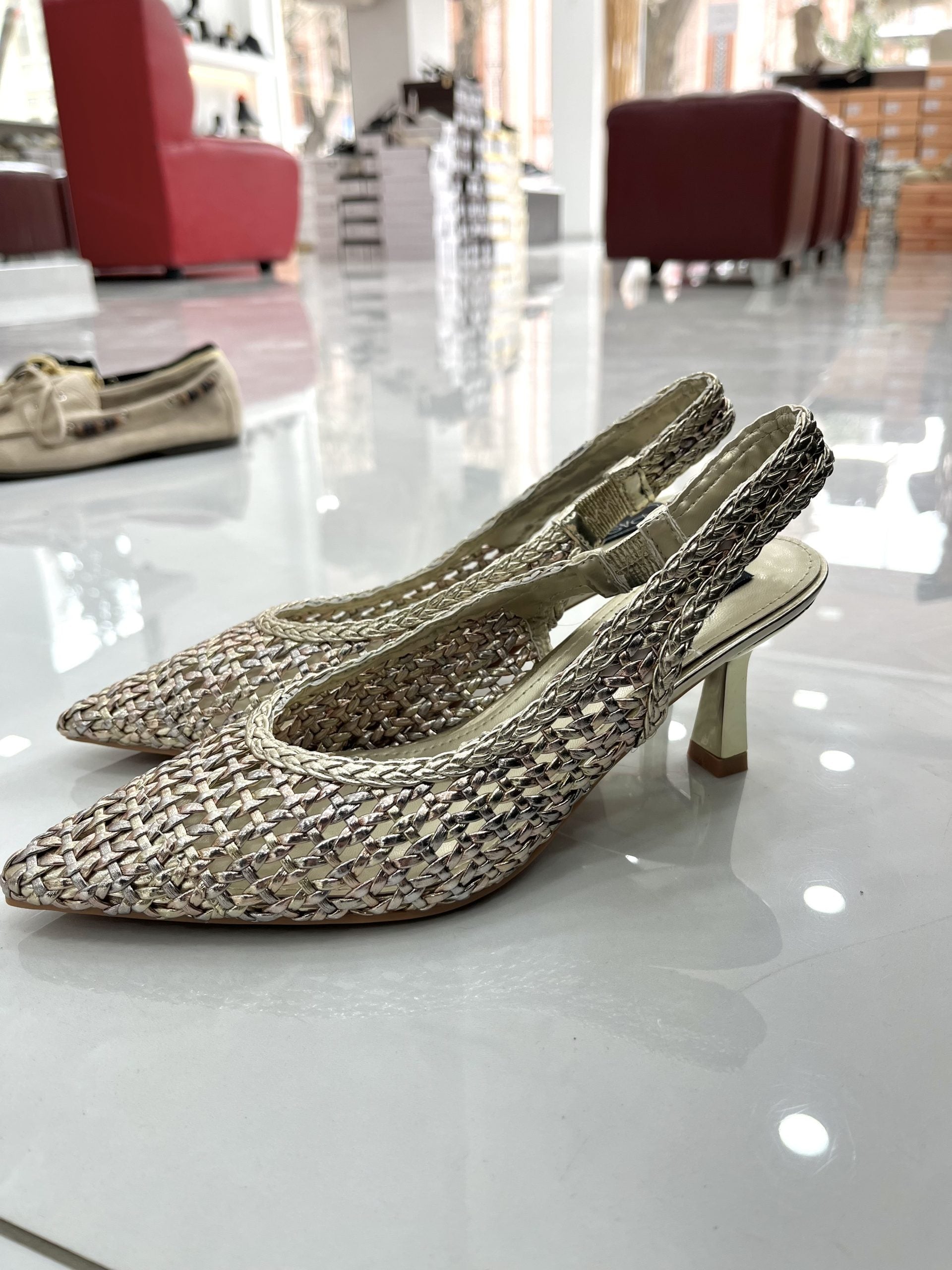 Heels Mule Πλεκτό με Μεσαίο Λεπτό Τακούνι Gold