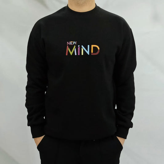 Φούτερ New Mind Μαύρο με Πολύχρωμο Λογότυπο και Κλασική Γραμμή - Μακριά Μανίκια με Ριμπ Στεν | NM17233N