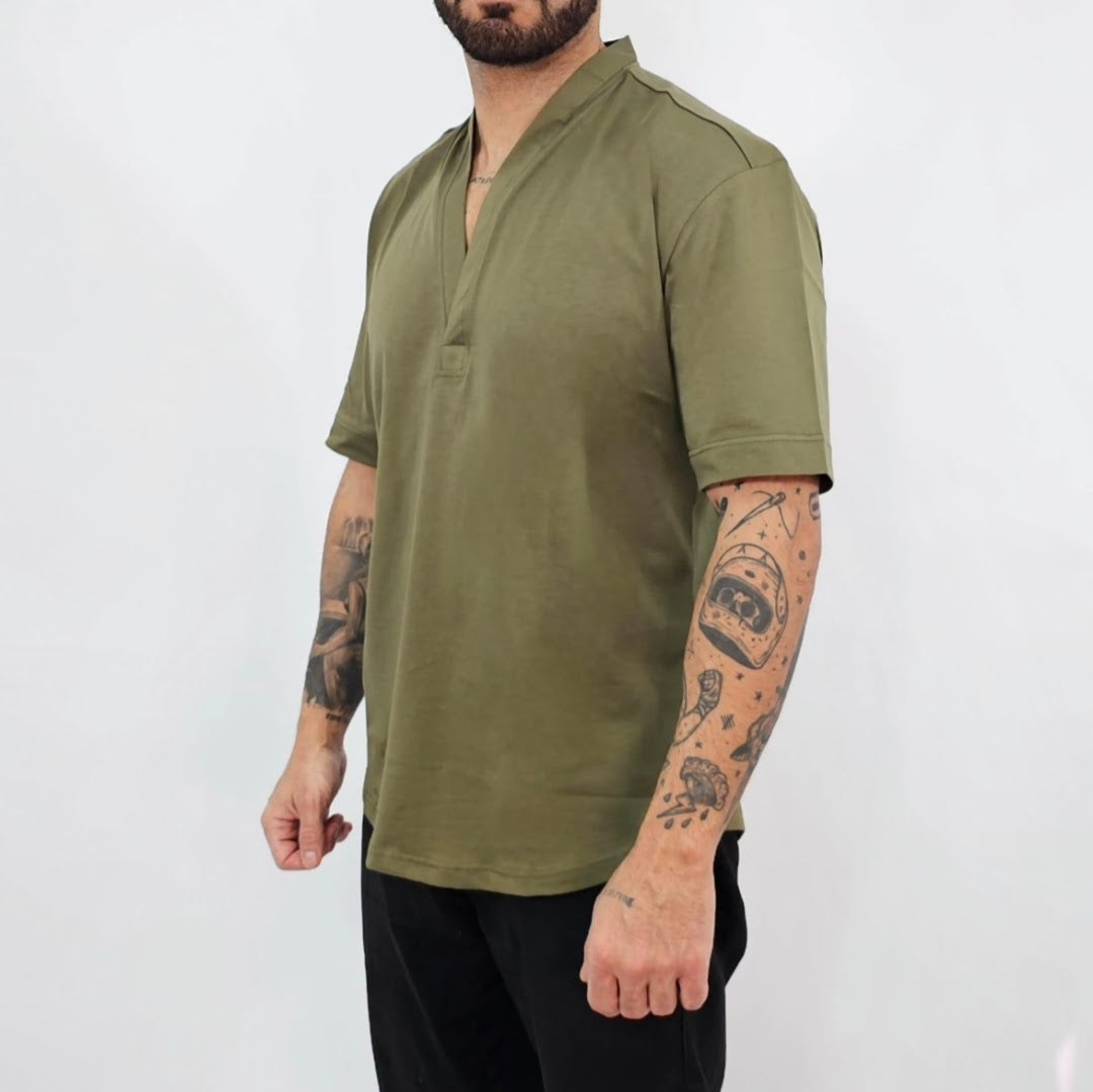 Κοντομάνικο T-Shirt Reckless σε Μαύρο Χρώμα με Στρογγυλεμένη Λαιμόκοψη V, 100% Βαμβάκι, Ελληνικής Κατασκευής | RC5257NS