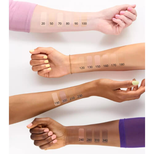 Silky Blur Hydrating Longwear Concealer με εφέ blurring | Essence